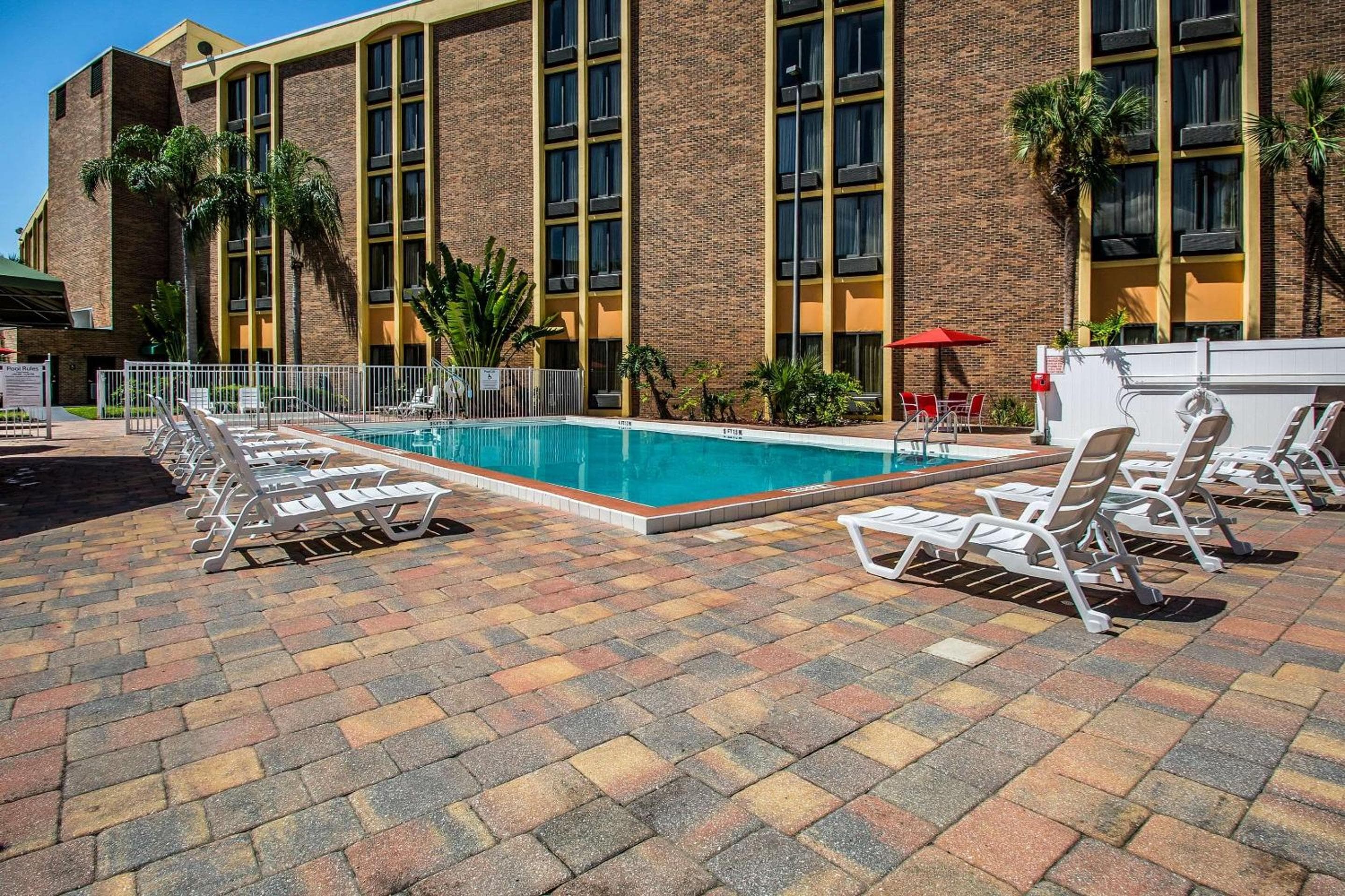 Comfort Inn & Suites Kissimmee by the Parks — 17