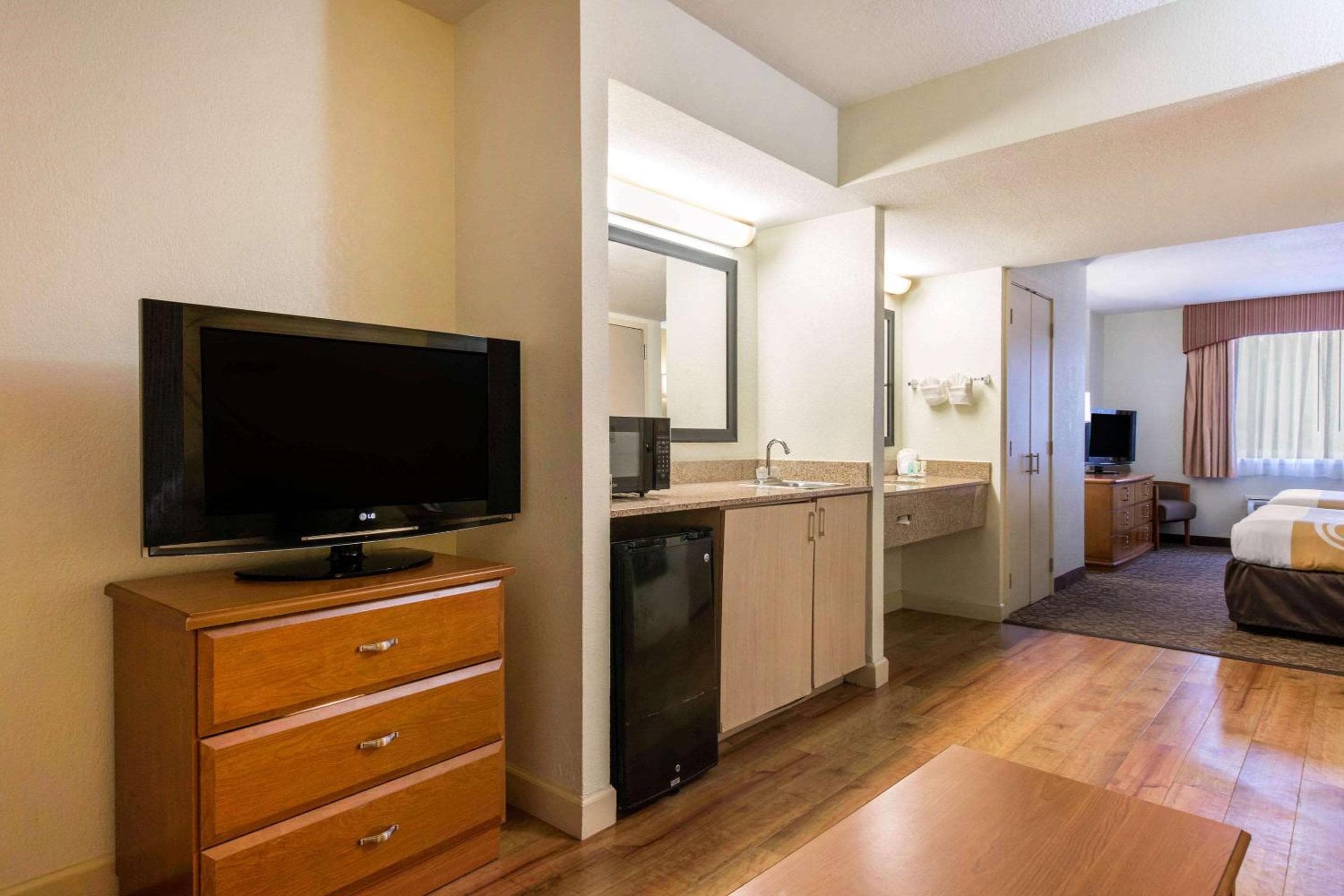 Quality Inn & Suites cerca de los parques temáticos — 4
