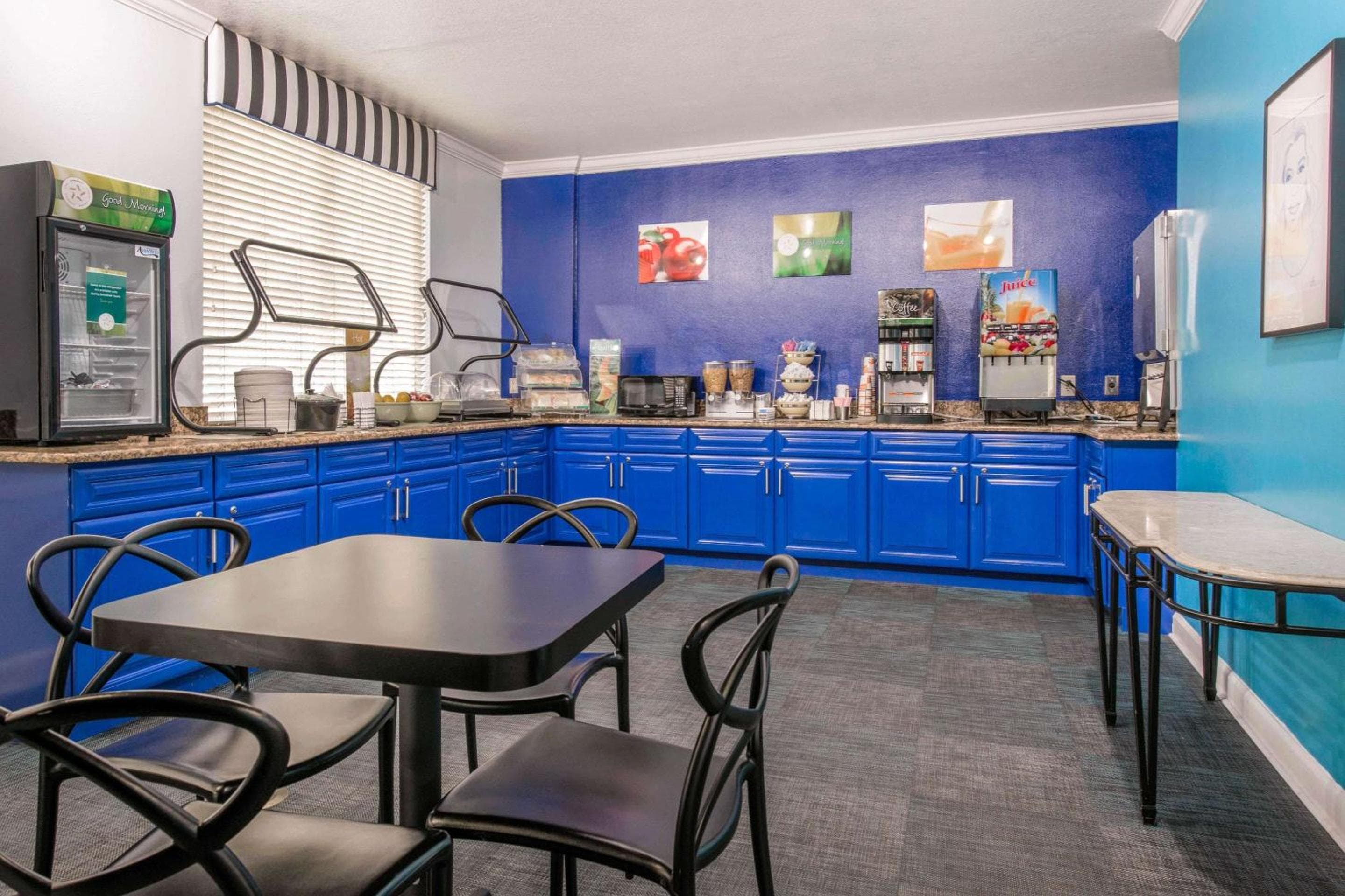 Quality Inn & Suites cerca de los parques temáticos — 26