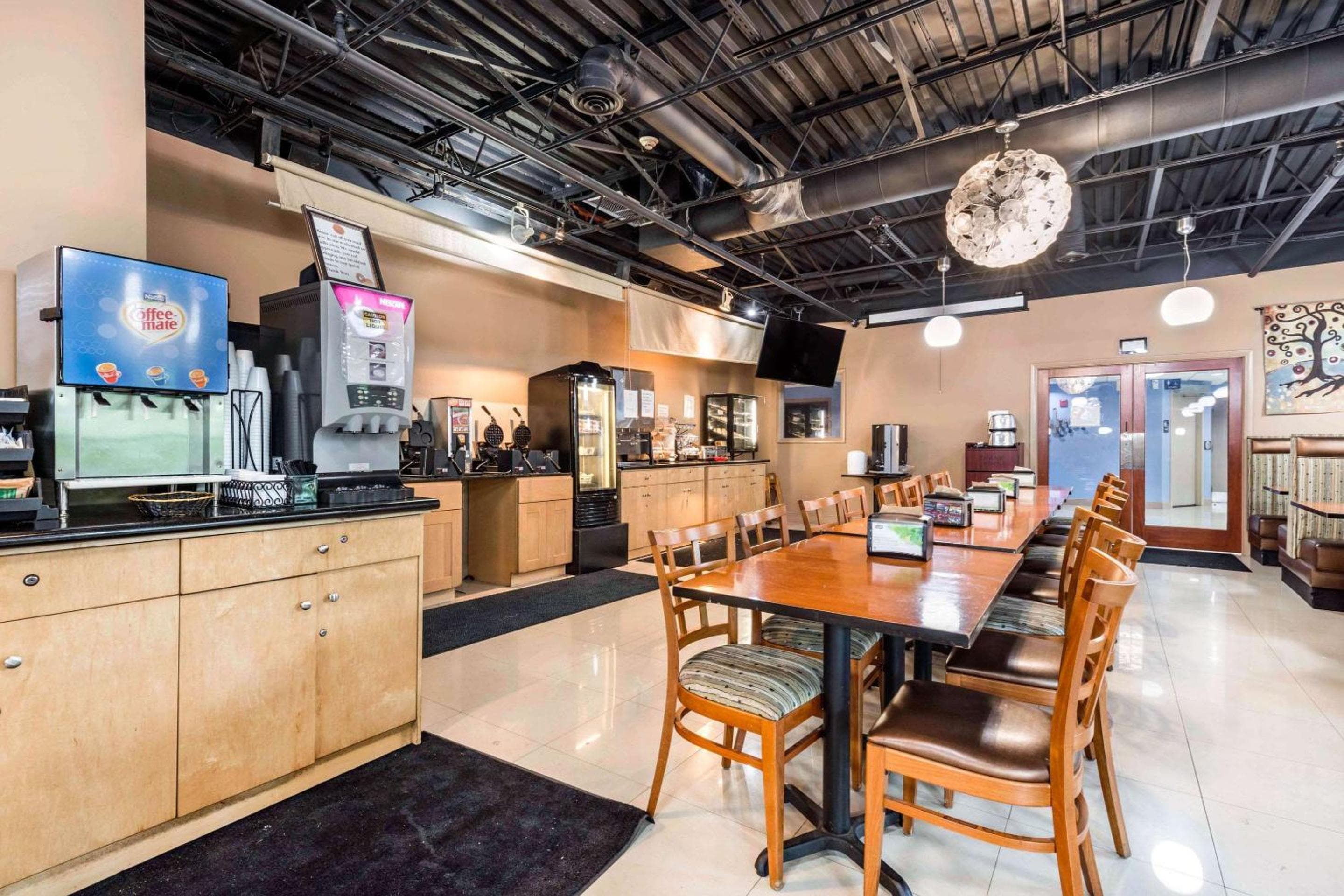 Rodeway Inn & Suites Fort Lauderdale Airport & Cruise Port — 16