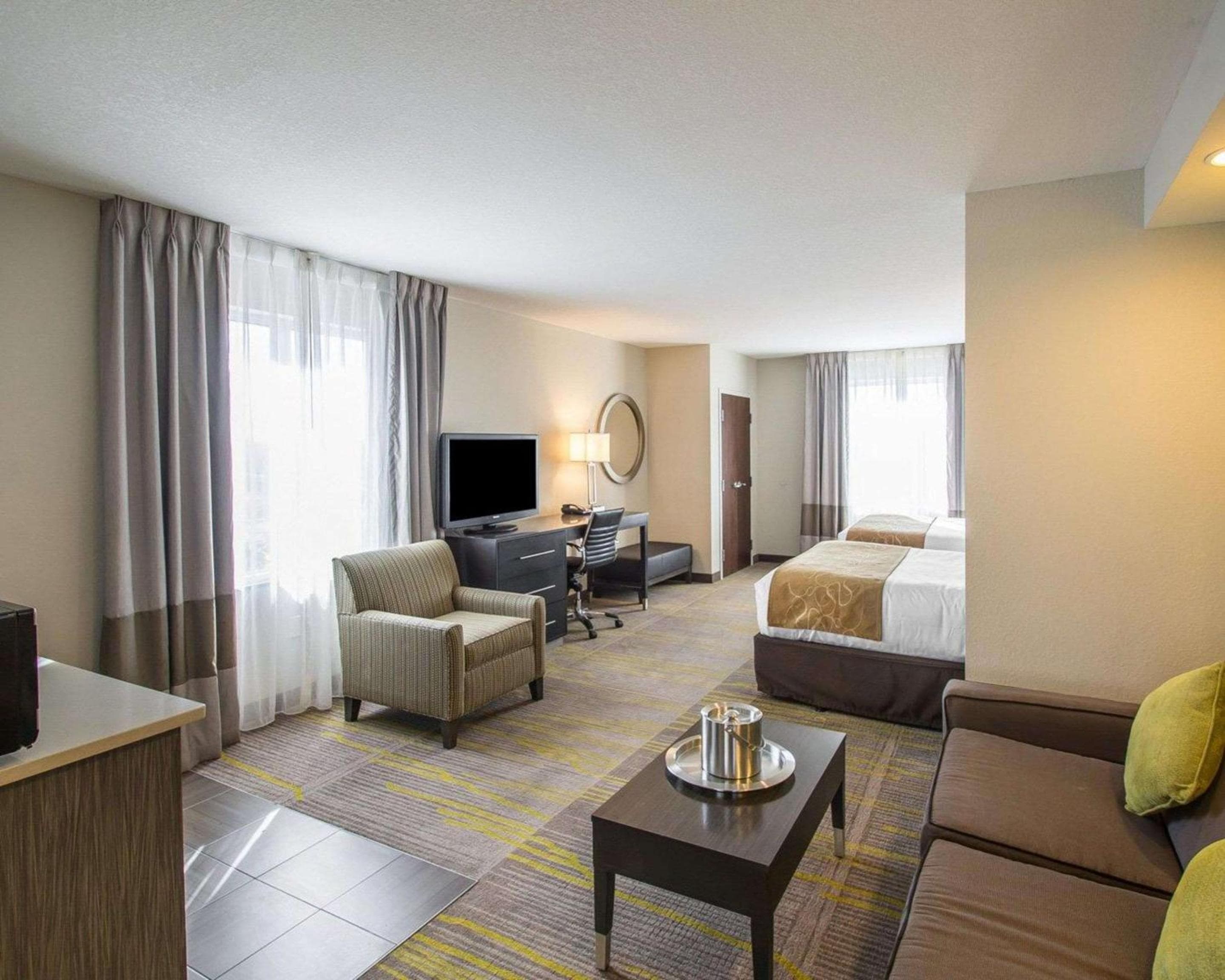 Comfort Suites Miami Airport North — 19