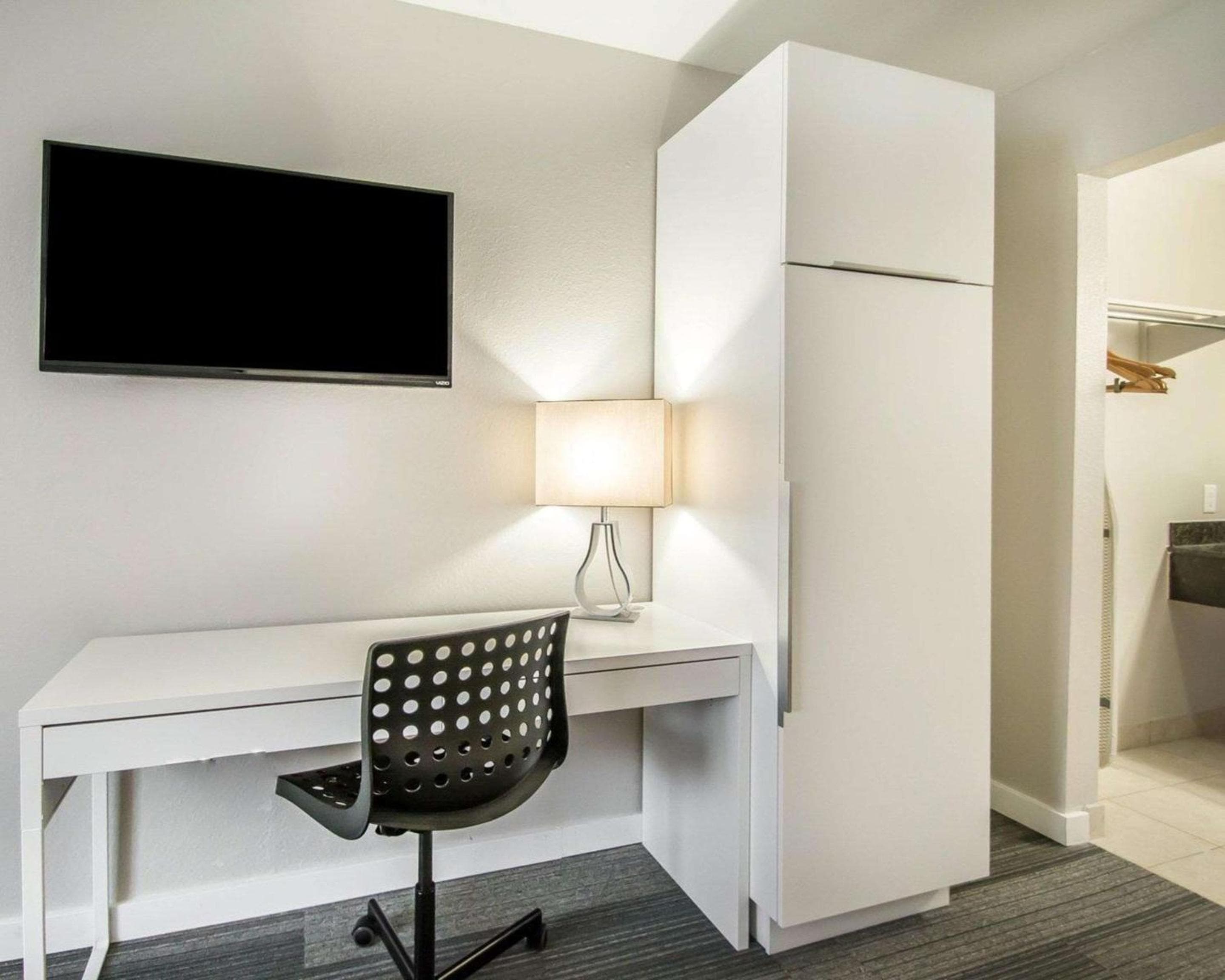 Quality Inn & Suites junto a los parques — 11