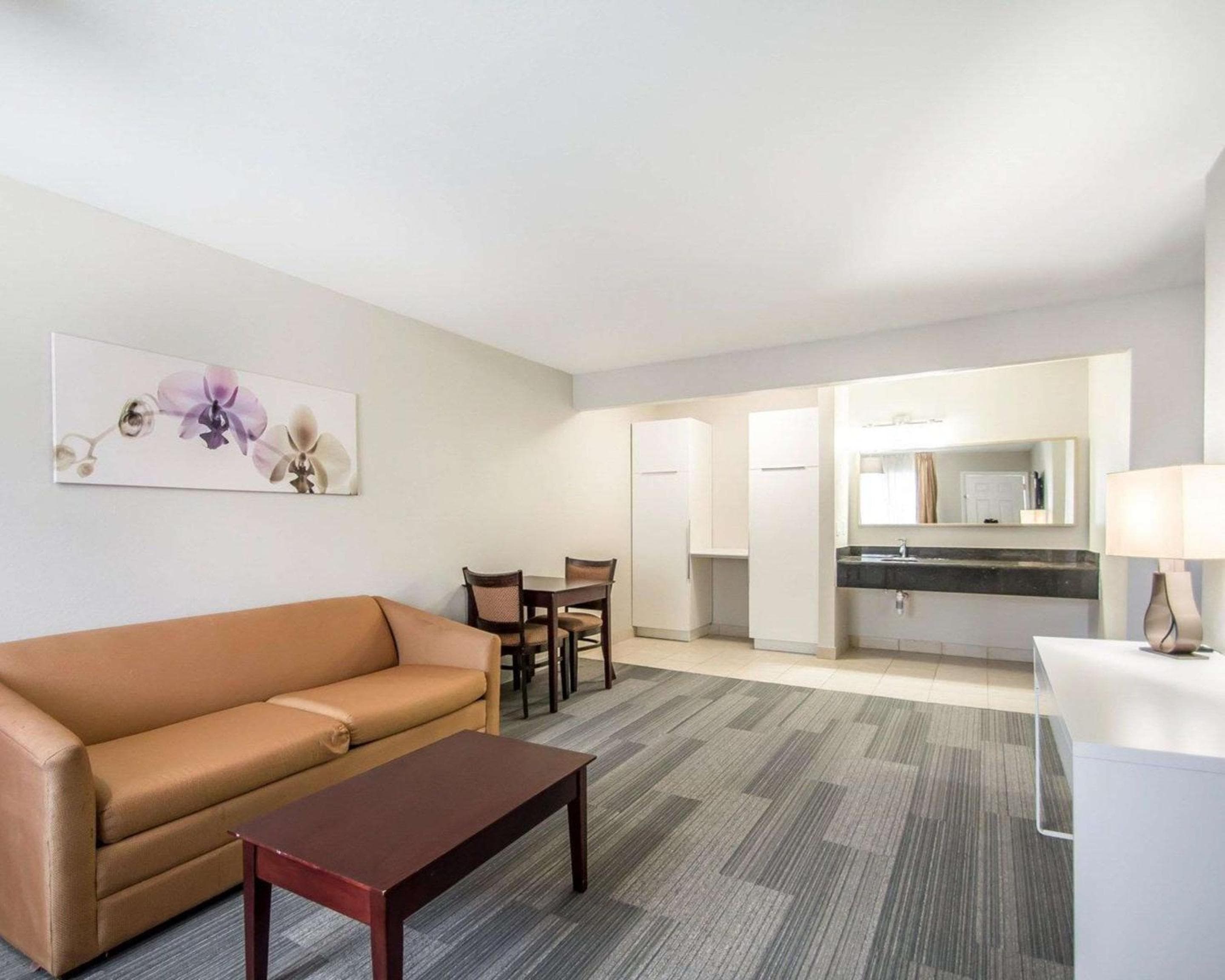Quality Inn & Suites junto a los parques — 9