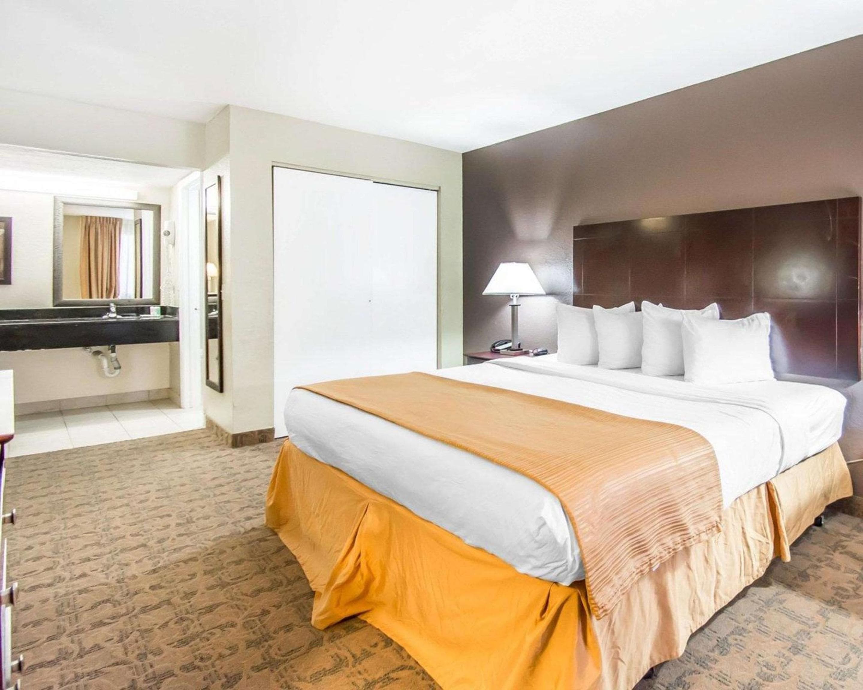 Quality Inn & Suites junto a los parques — 3