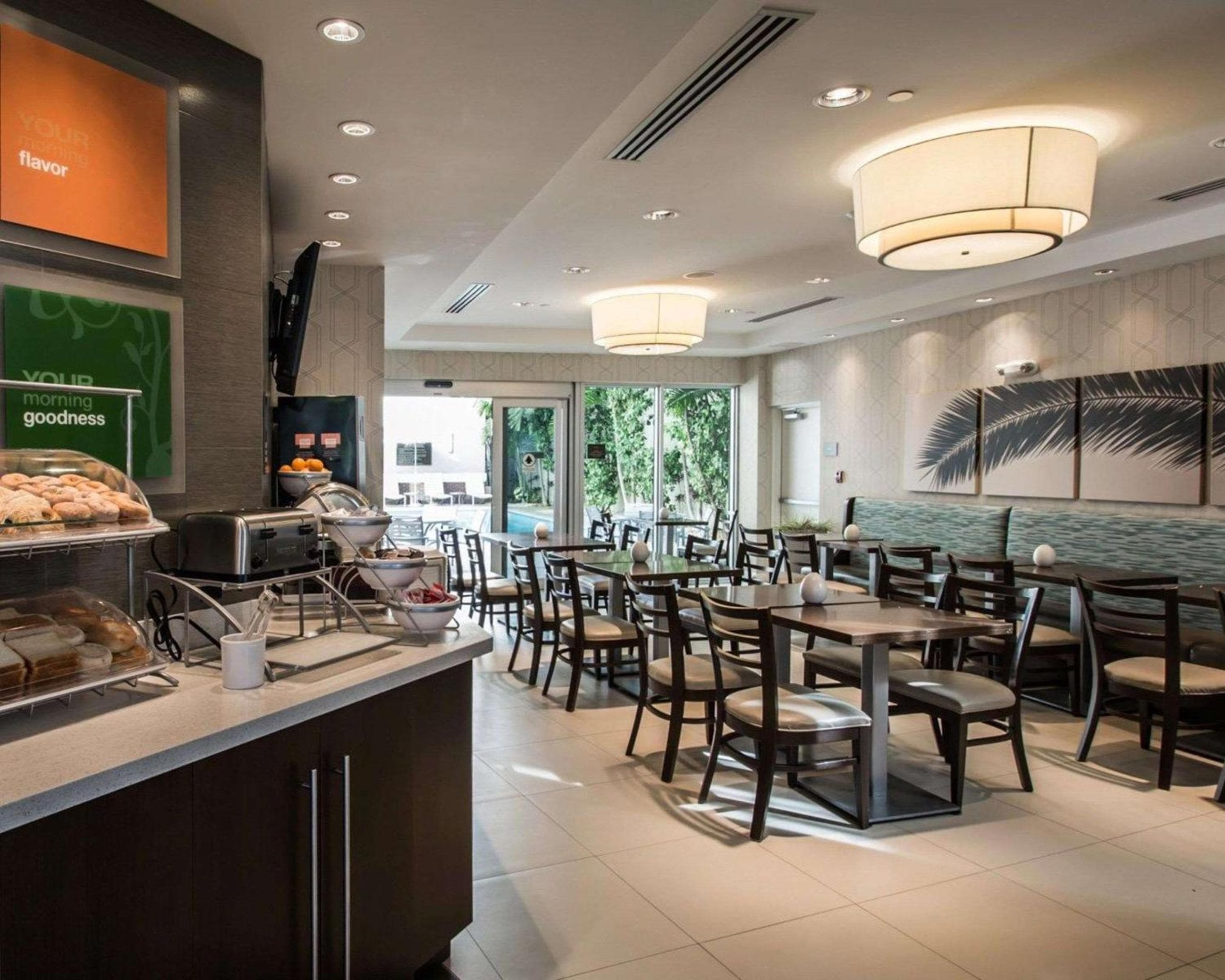 Comfort Suites Miami Aeropuerto Norte — 19