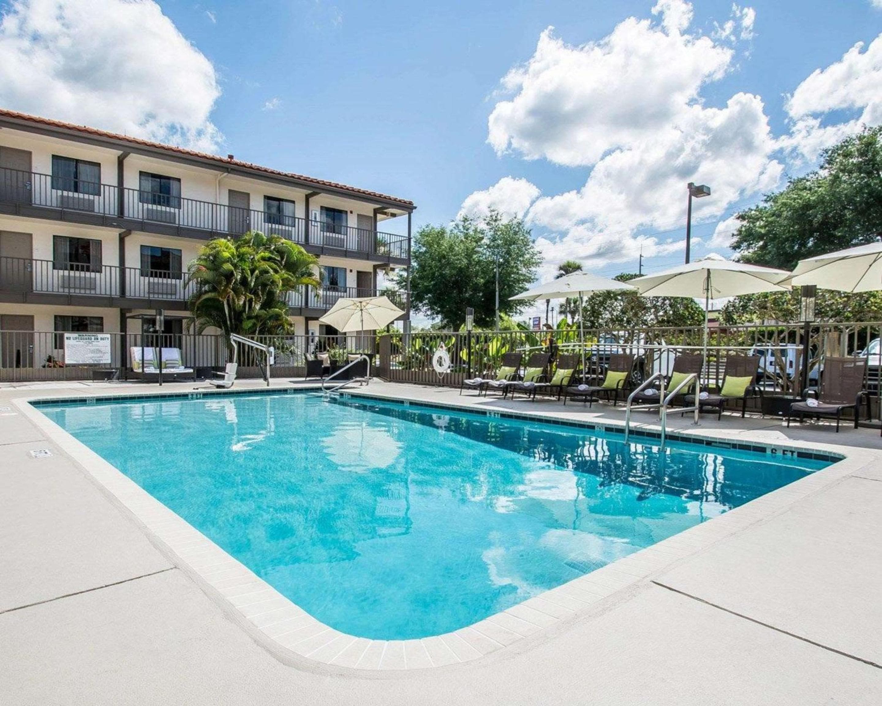 Quality Inn & Suites junto a los parques — 7