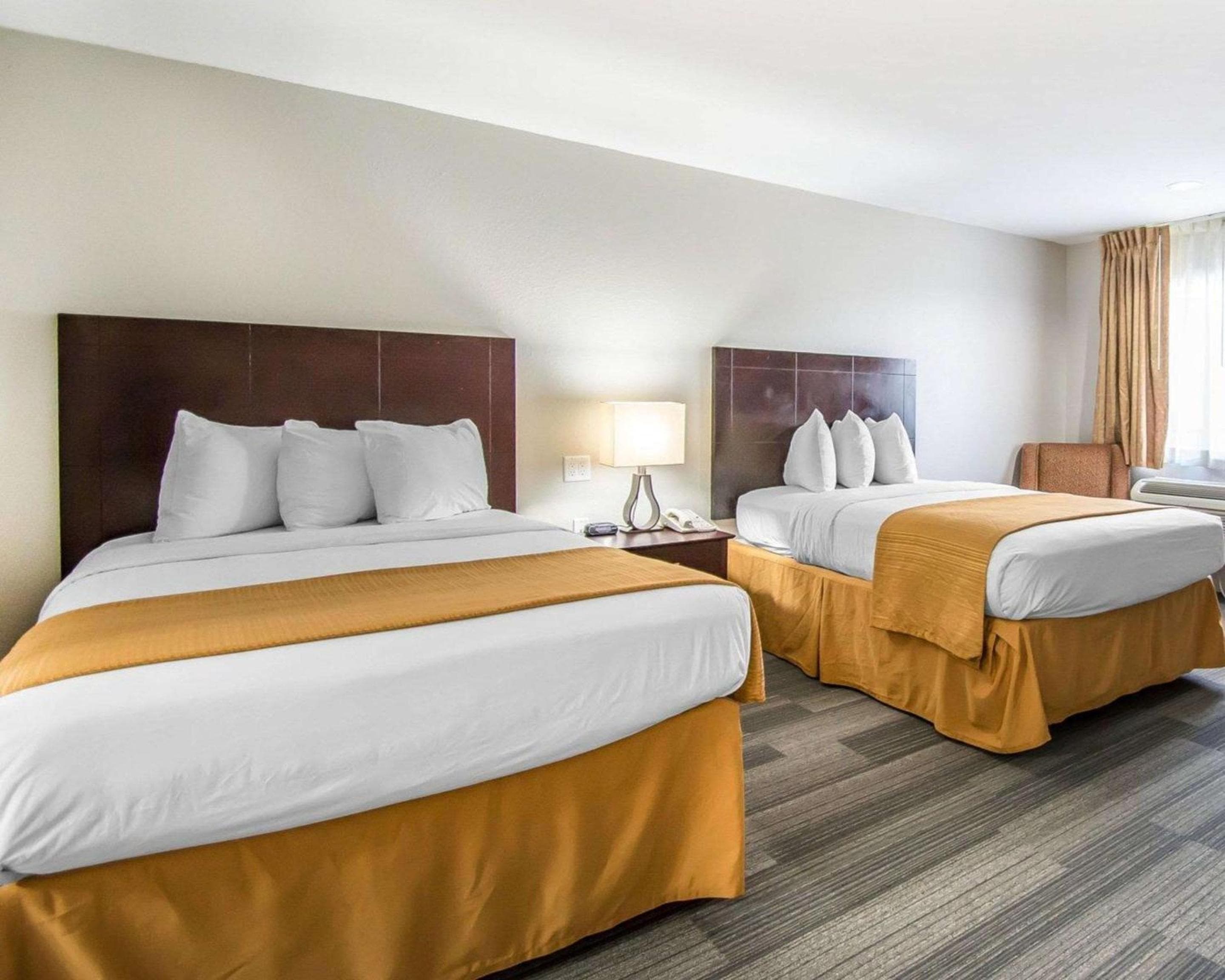 Quality Inn & Suites junto a los parques — 4
