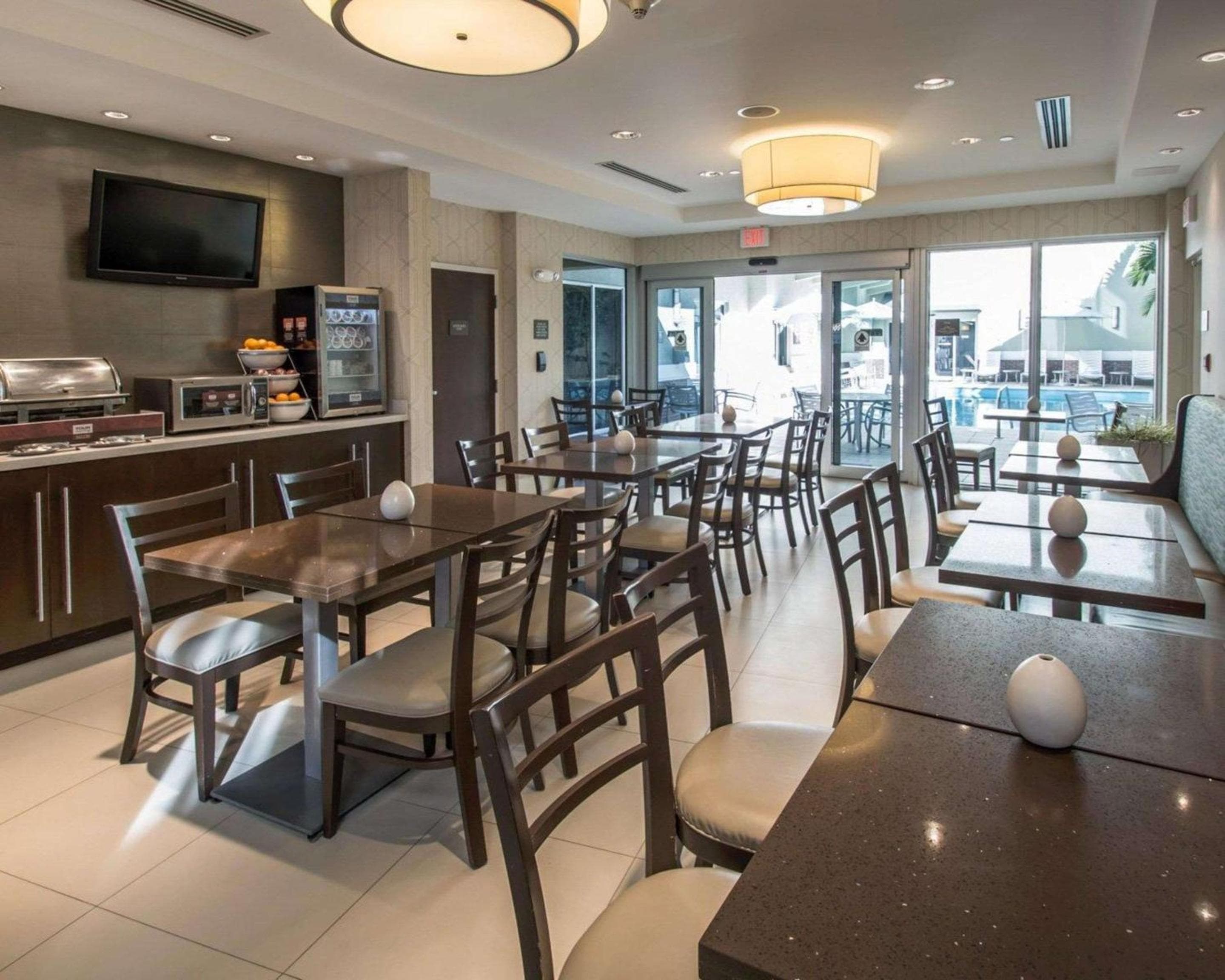 Comfort Suites Miami Aeropuerto Norte — 12