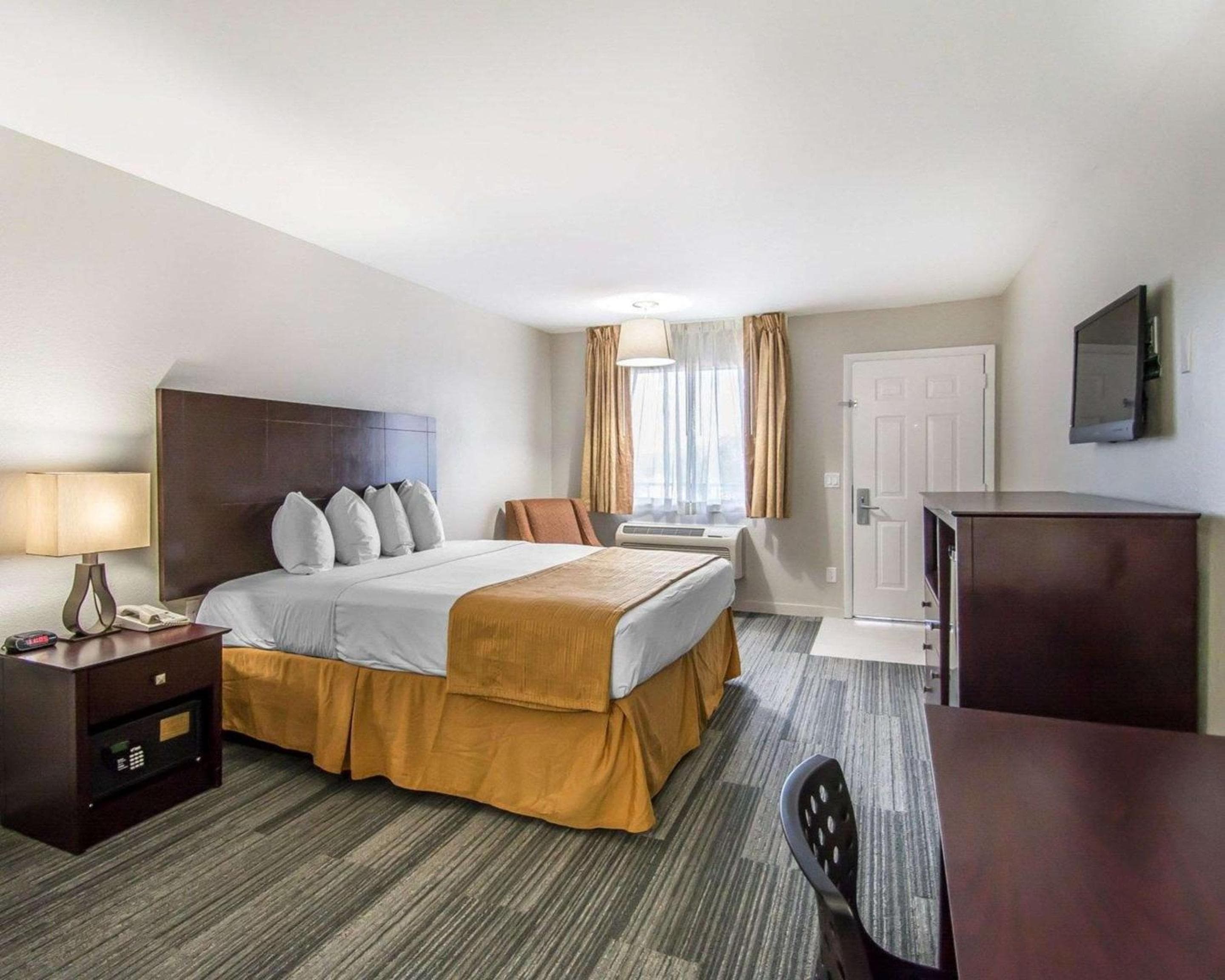 Quality Inn & Suites By the Parks — 12
