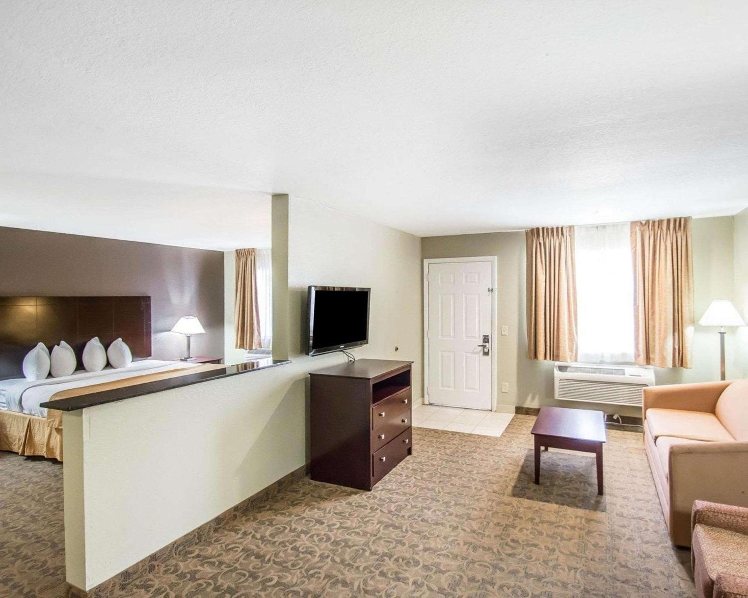 Quality Inn & Suites junto a los parques — 28
