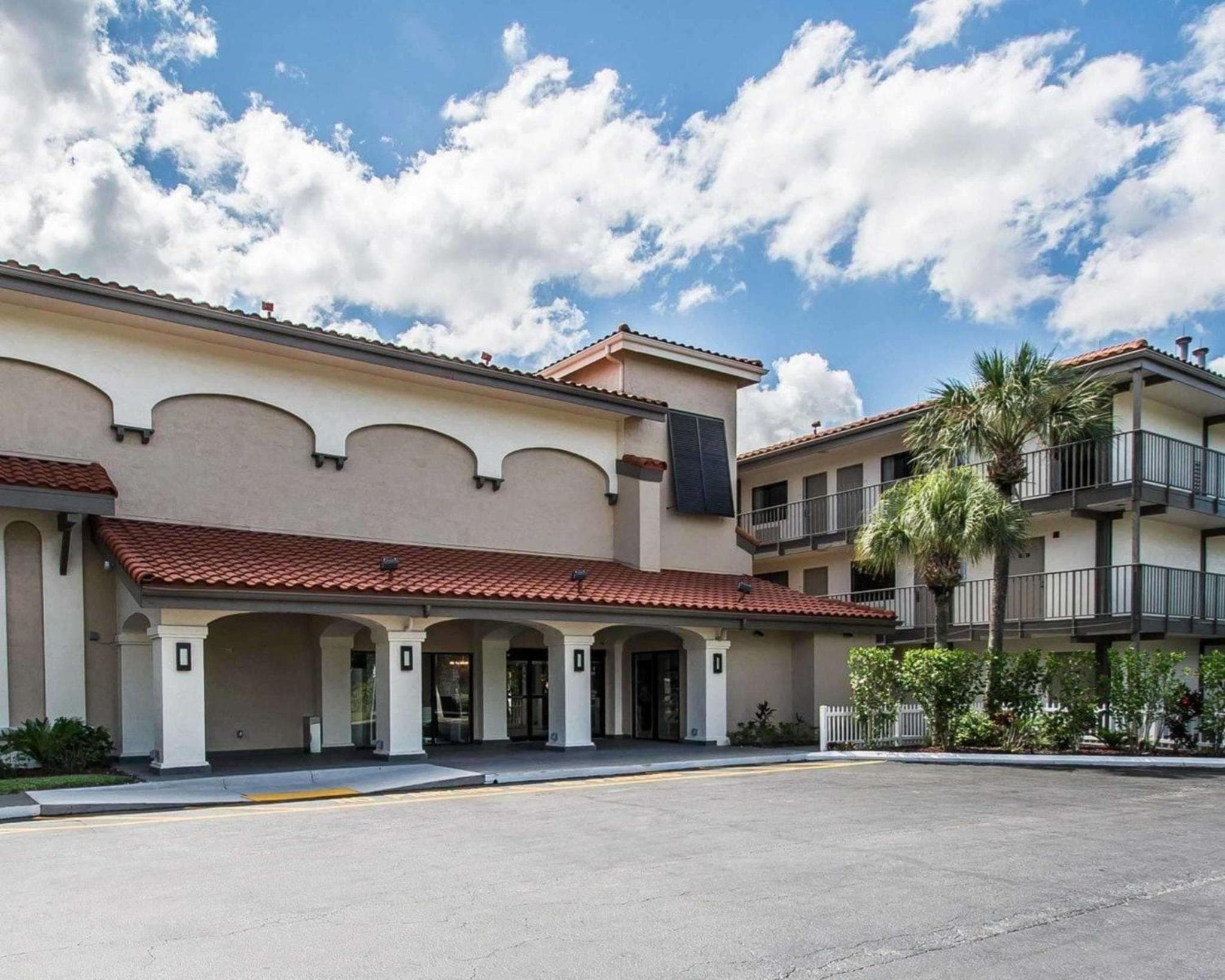 Quality Inn & Suites junto a los parques — 1