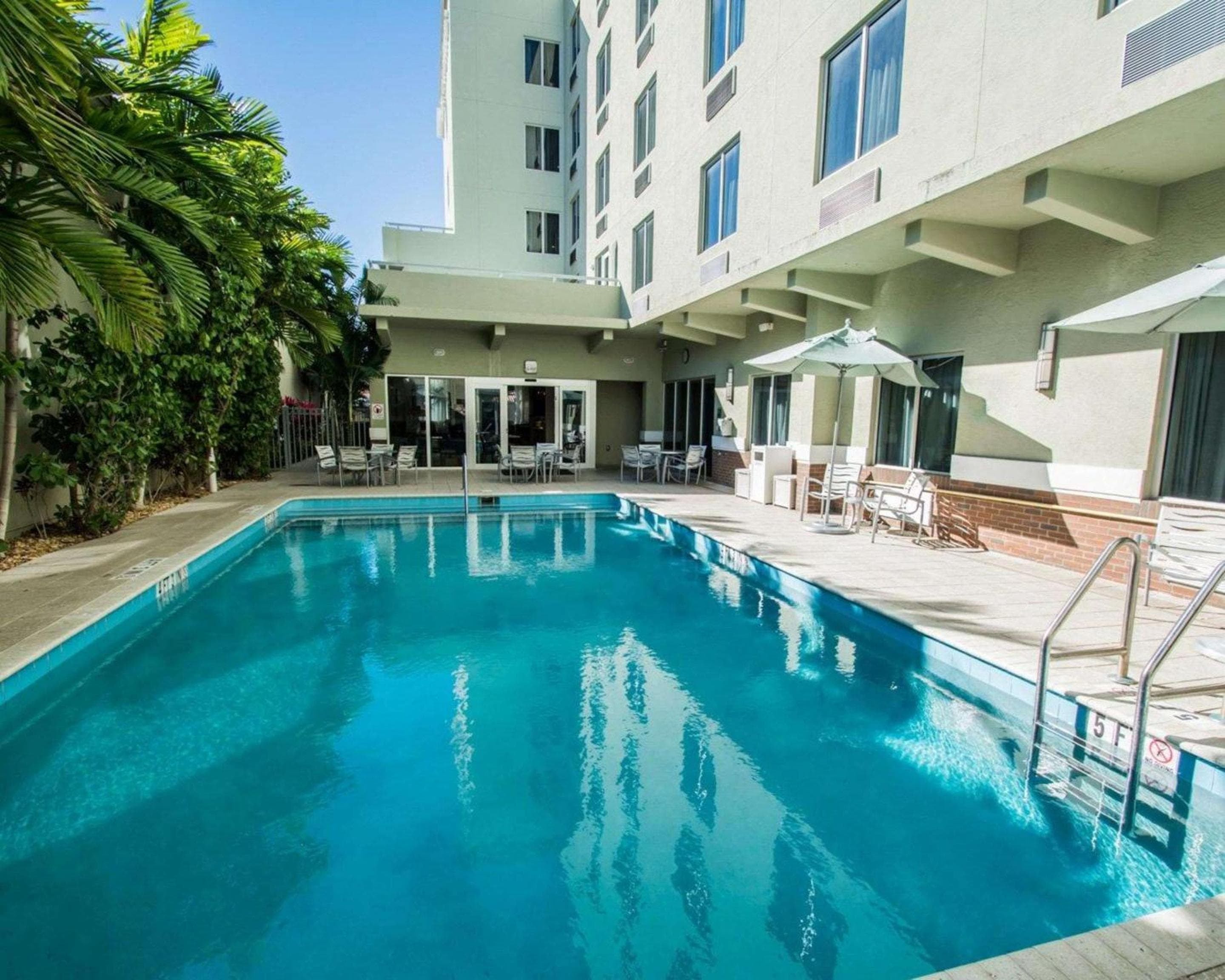 Comfort Suites Miami Aeropuerto Norte — 8