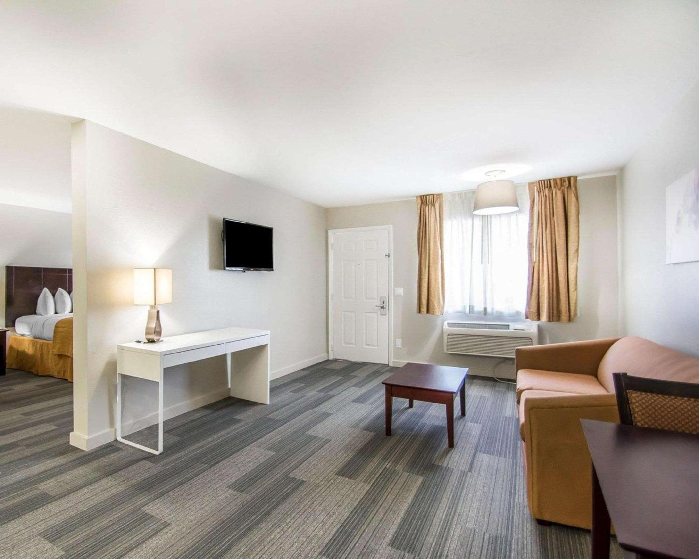 Quality Inn & Suites junto a los parques — 20