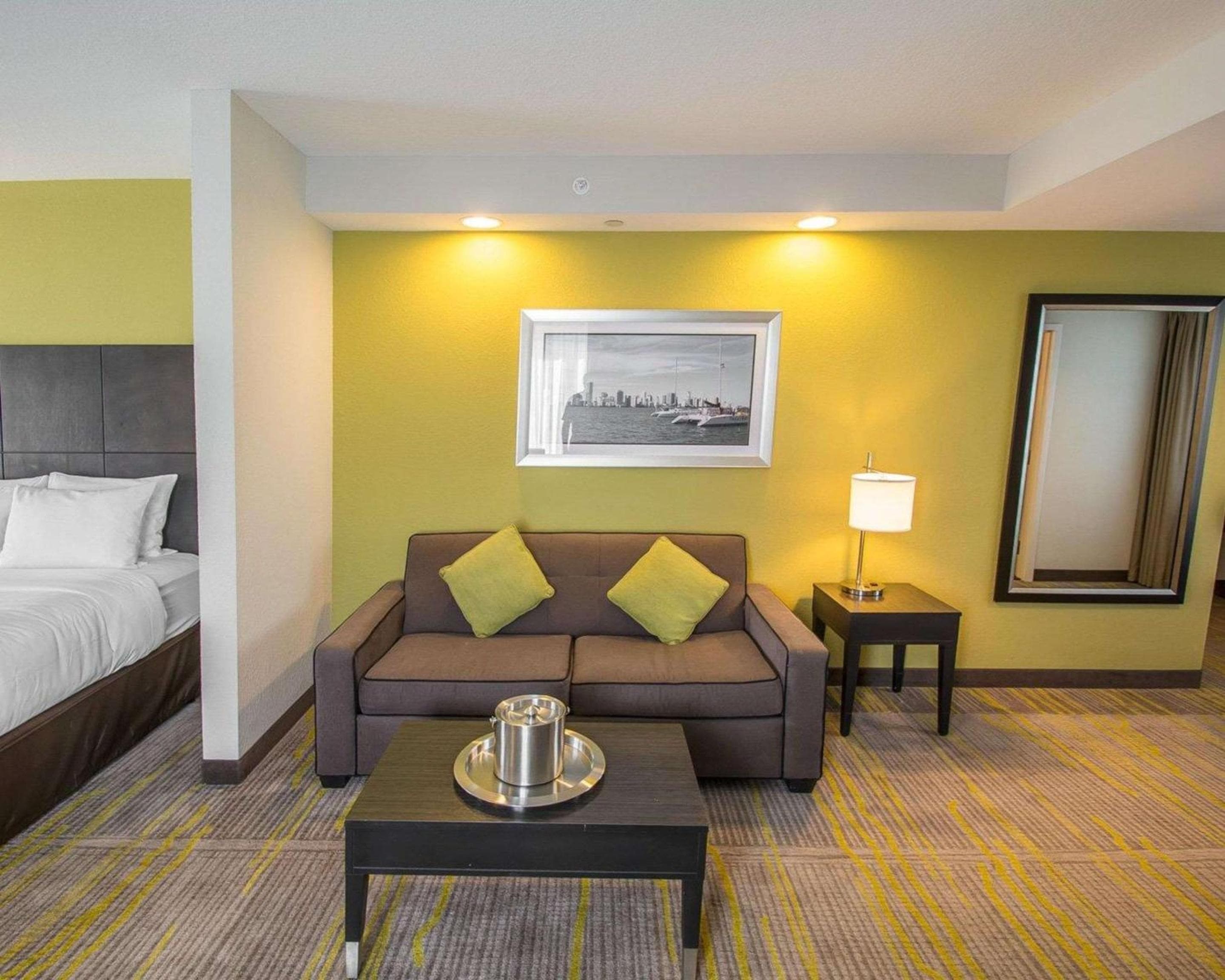 Comfort Suites Miami Aeropuerto Norte — 2