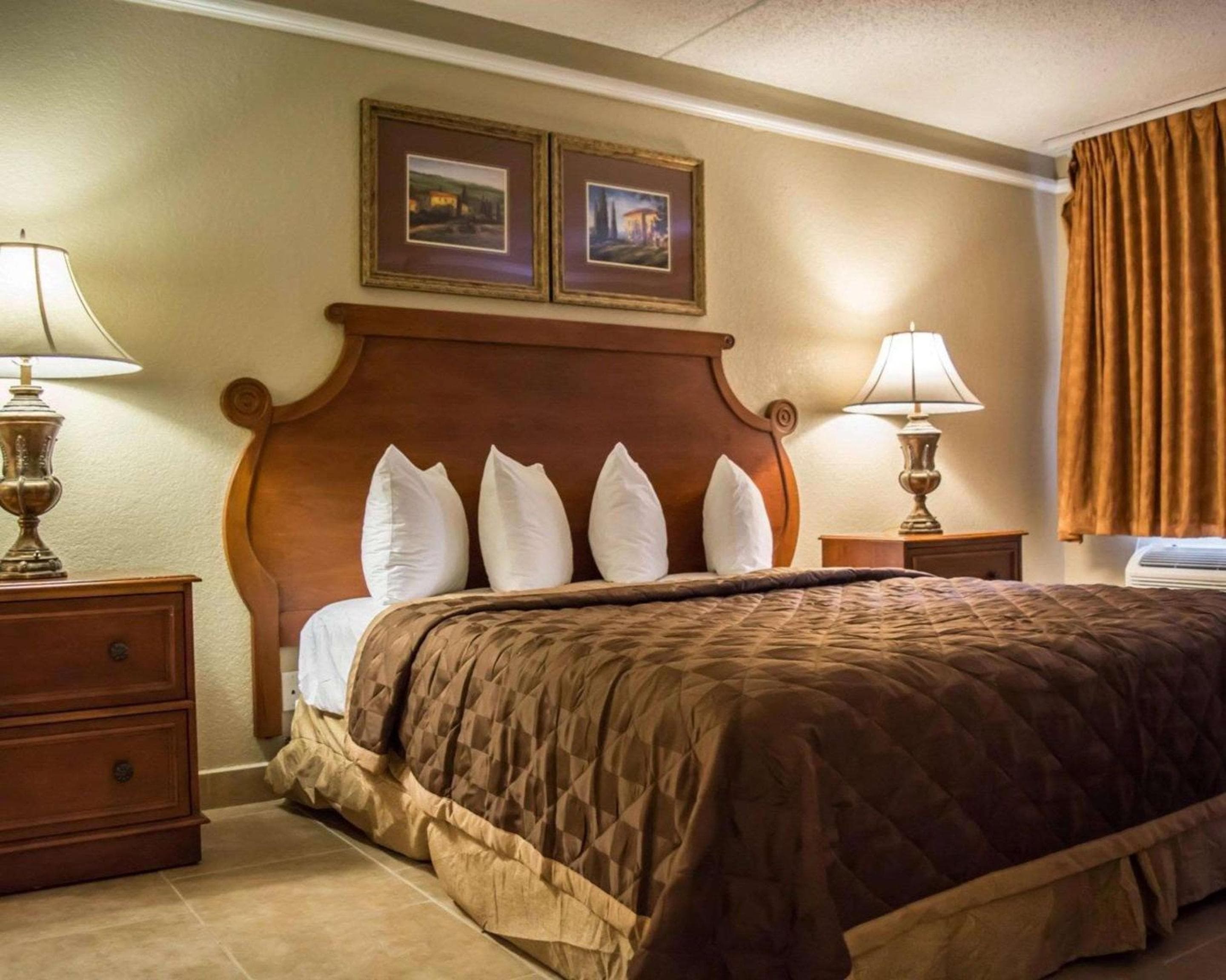 Rodeway Inn Tampa-Ybor City — 11