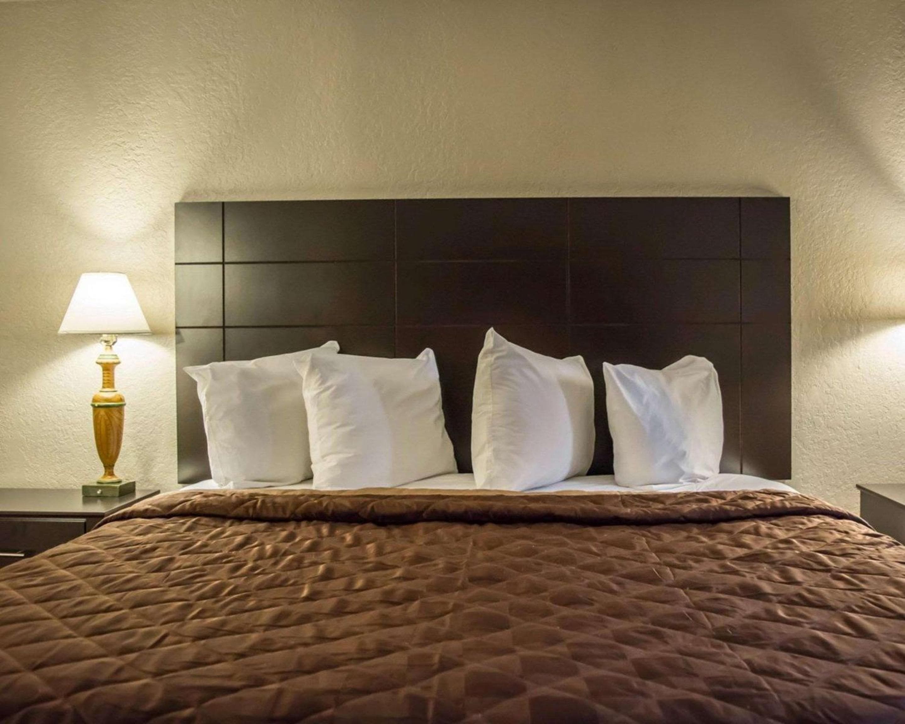 Rodeway Inn Tampa-Ybor City — 2