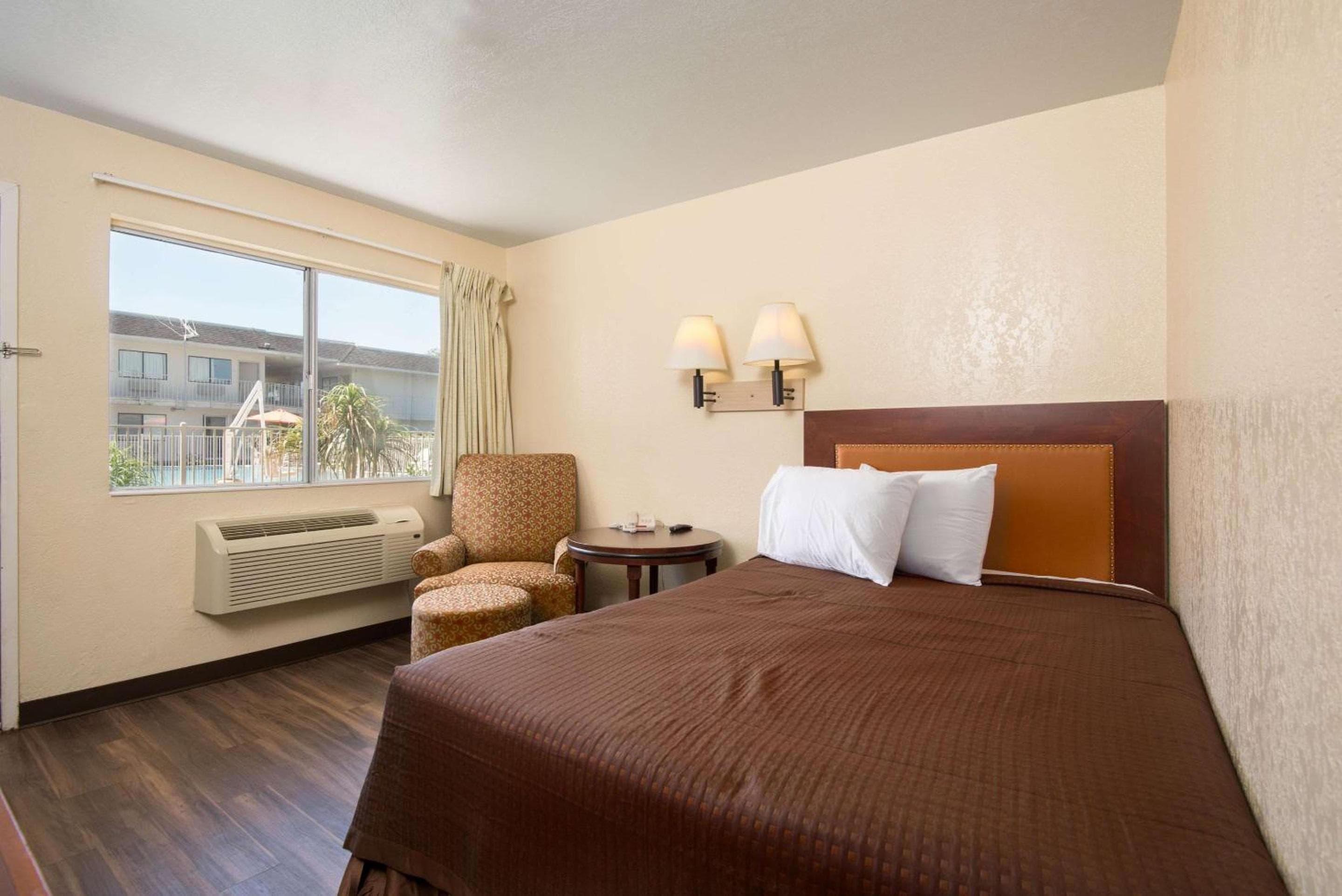 Rodeway Inn Kissimmee - Orlando Maingate West - Free Theme Park Shuttle — 16