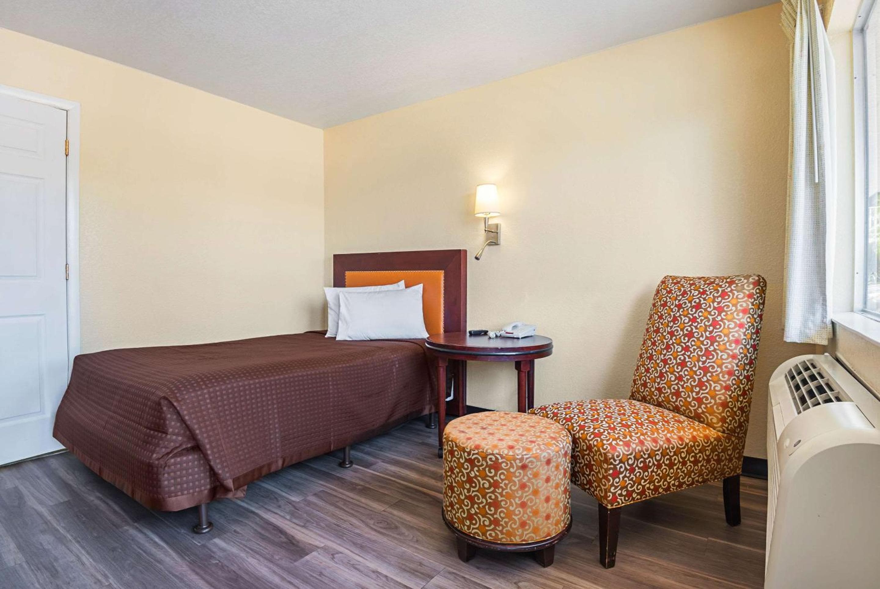 Rodeway Inn Kissimmee - Orlando Maingate West - Free Theme Park Shuttle — 24