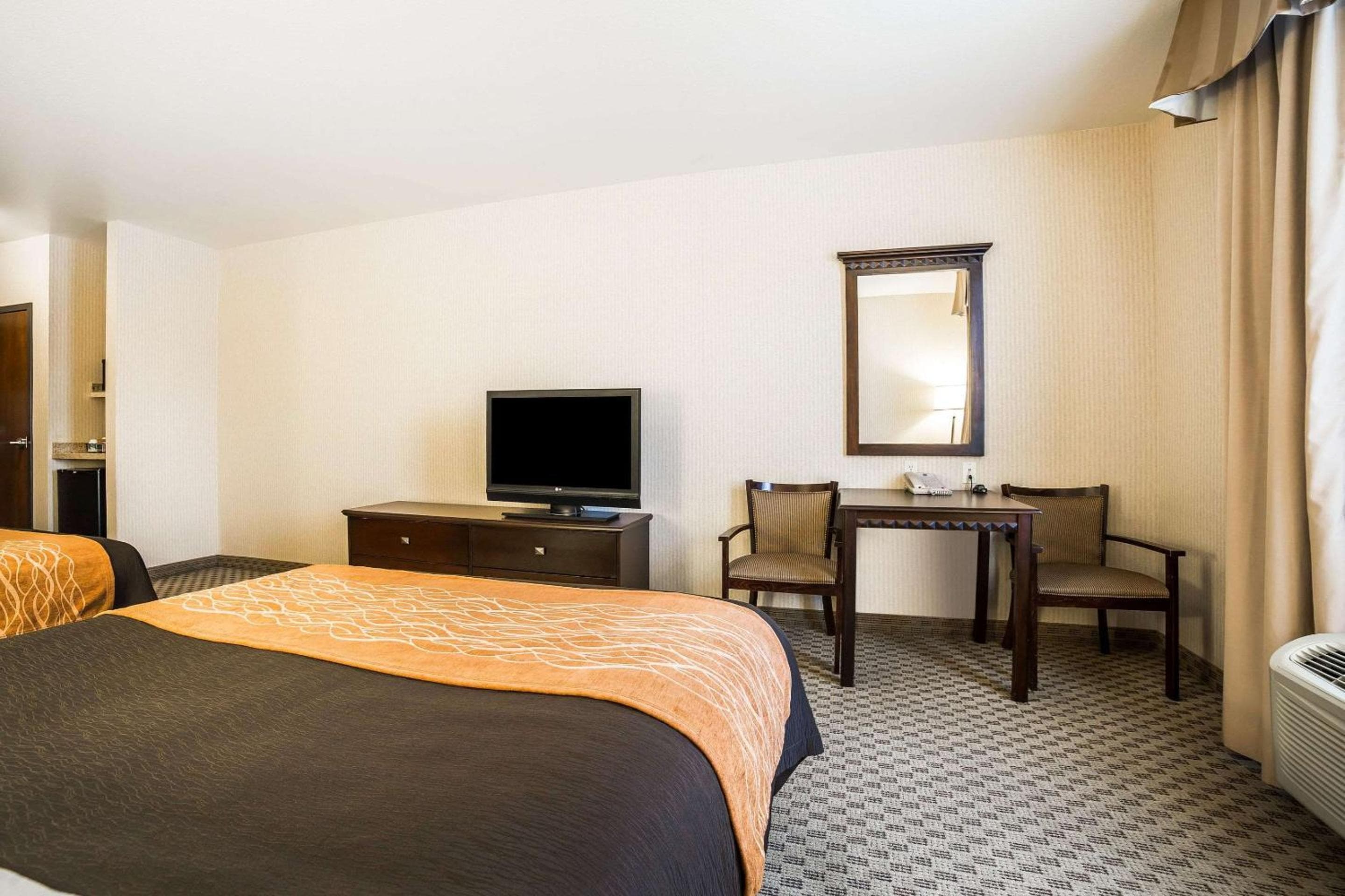 Comfort Inn & Suites Henderson - Las Vegas — 11