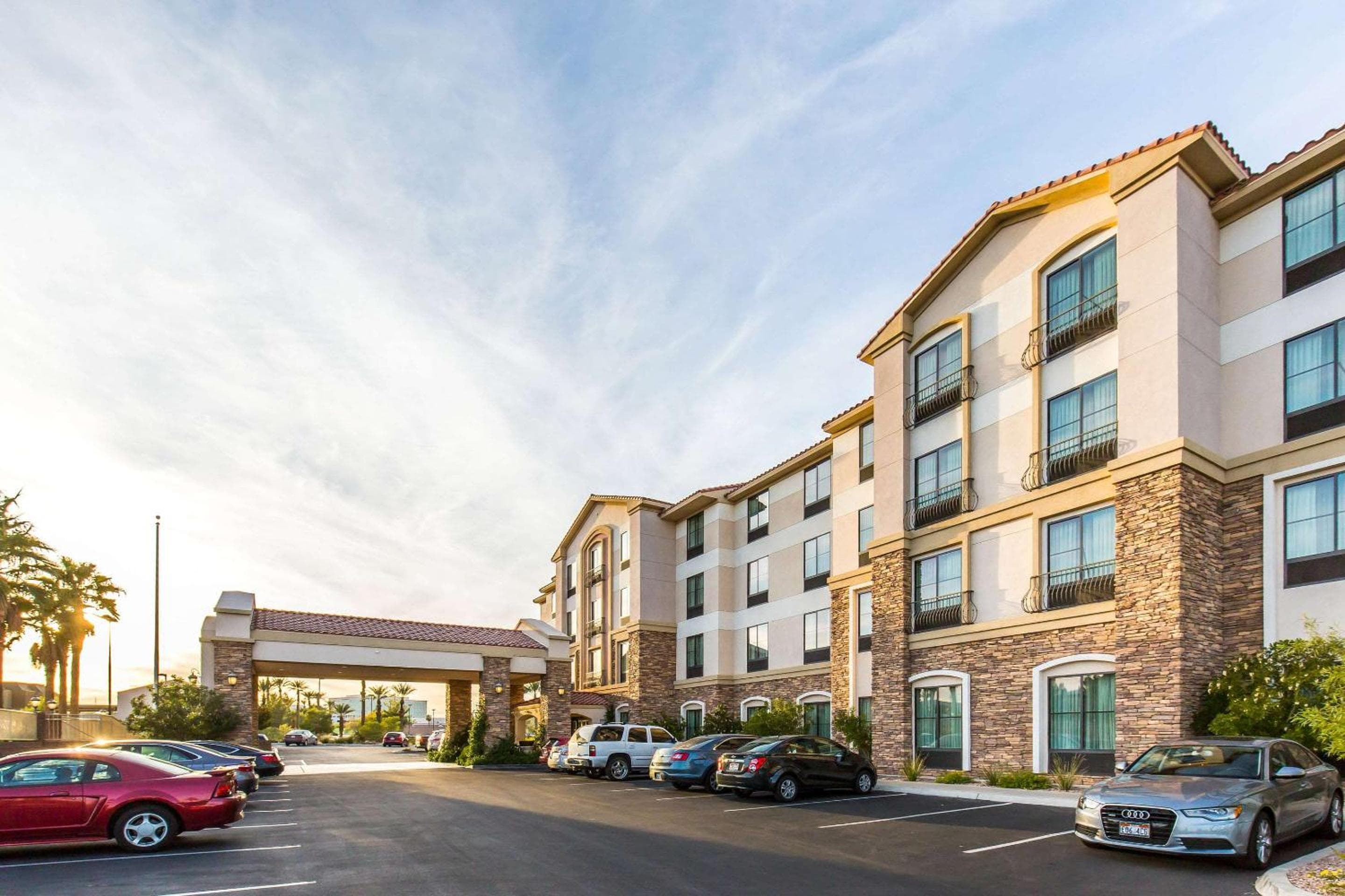 Comfort Inn & Suites Henderson - Las Vegas — 2