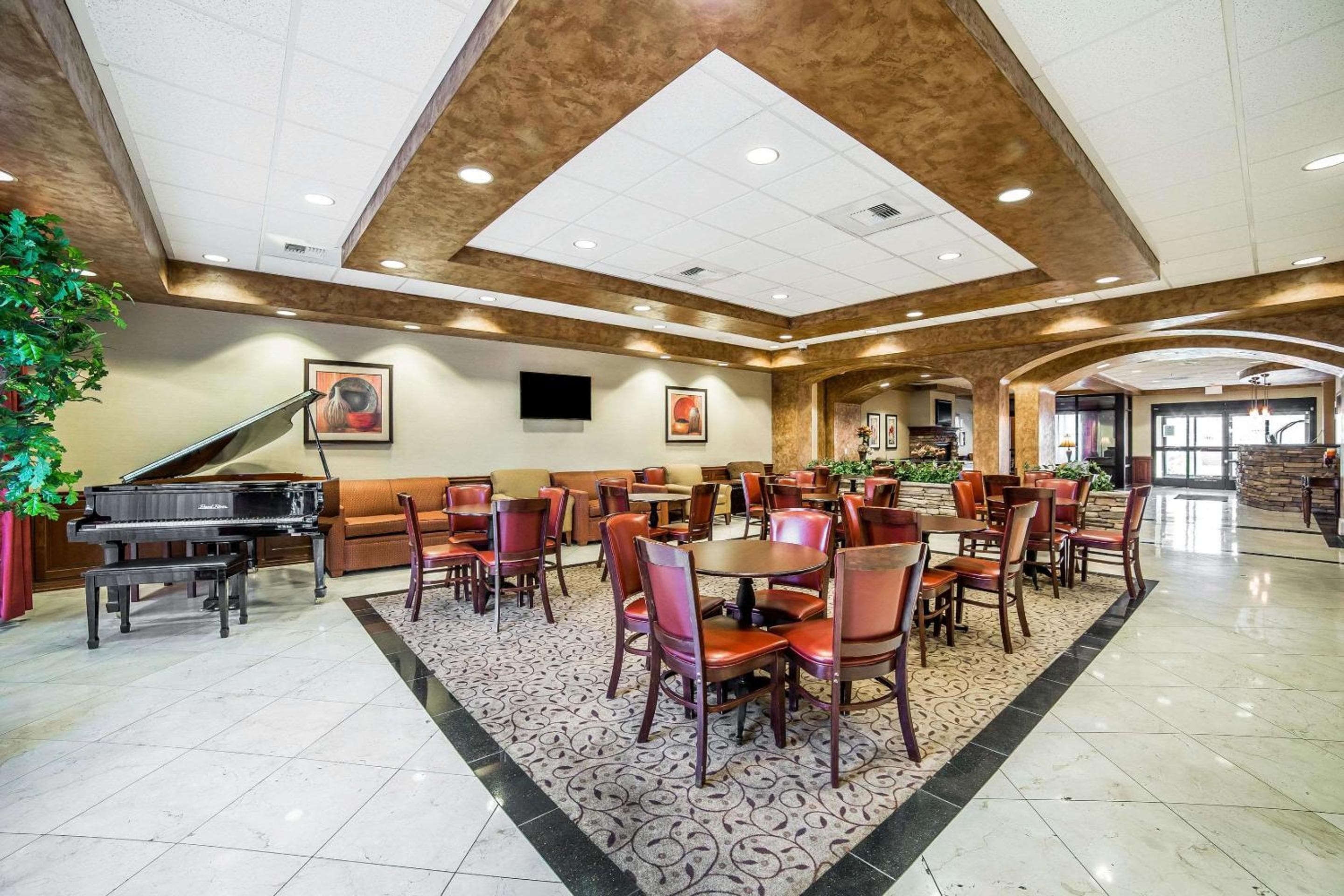 Comfort Inn & Suites Henderson - Las Vegas — 7