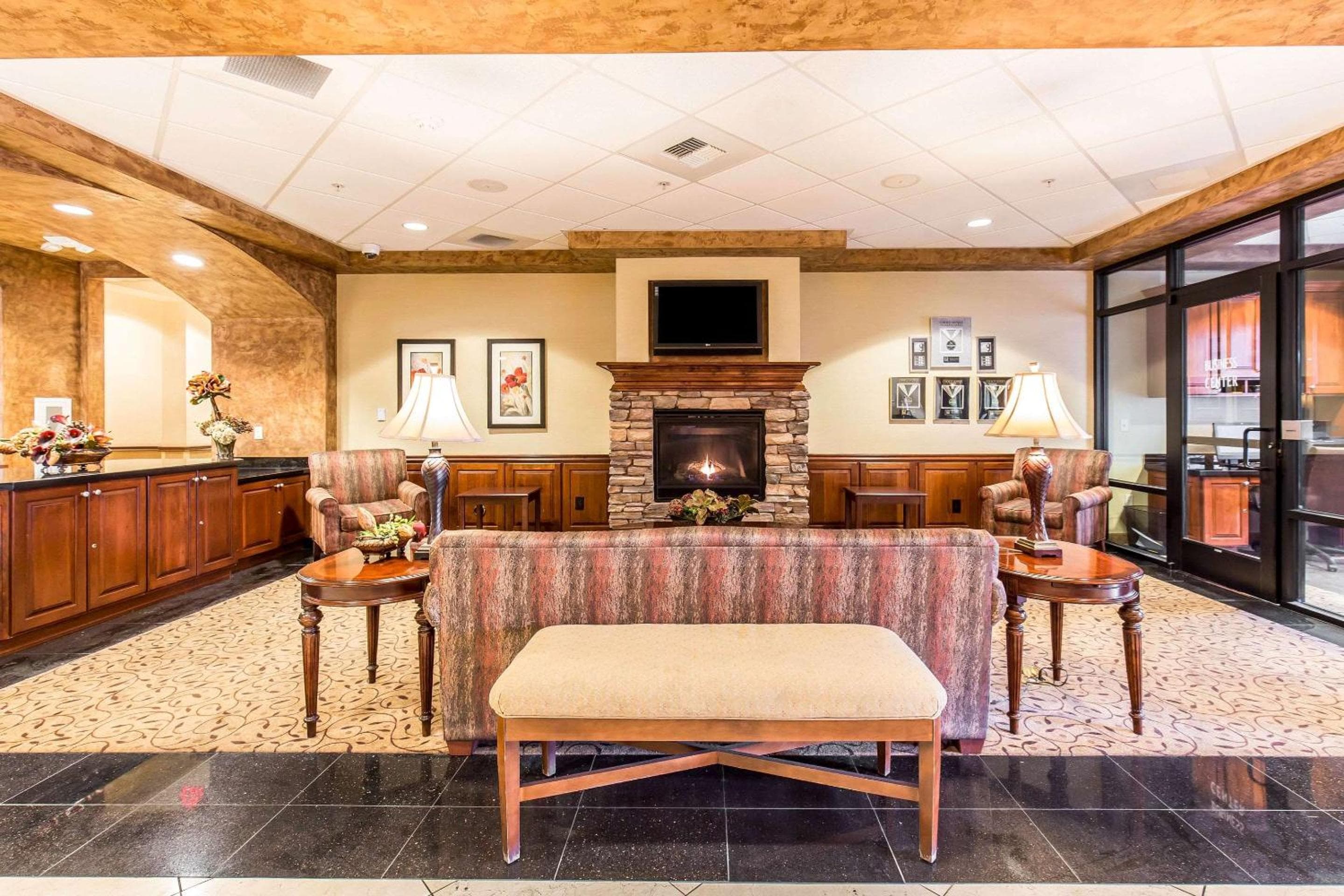 Comfort Inn & Suites Henderson - Las Vegas — 6