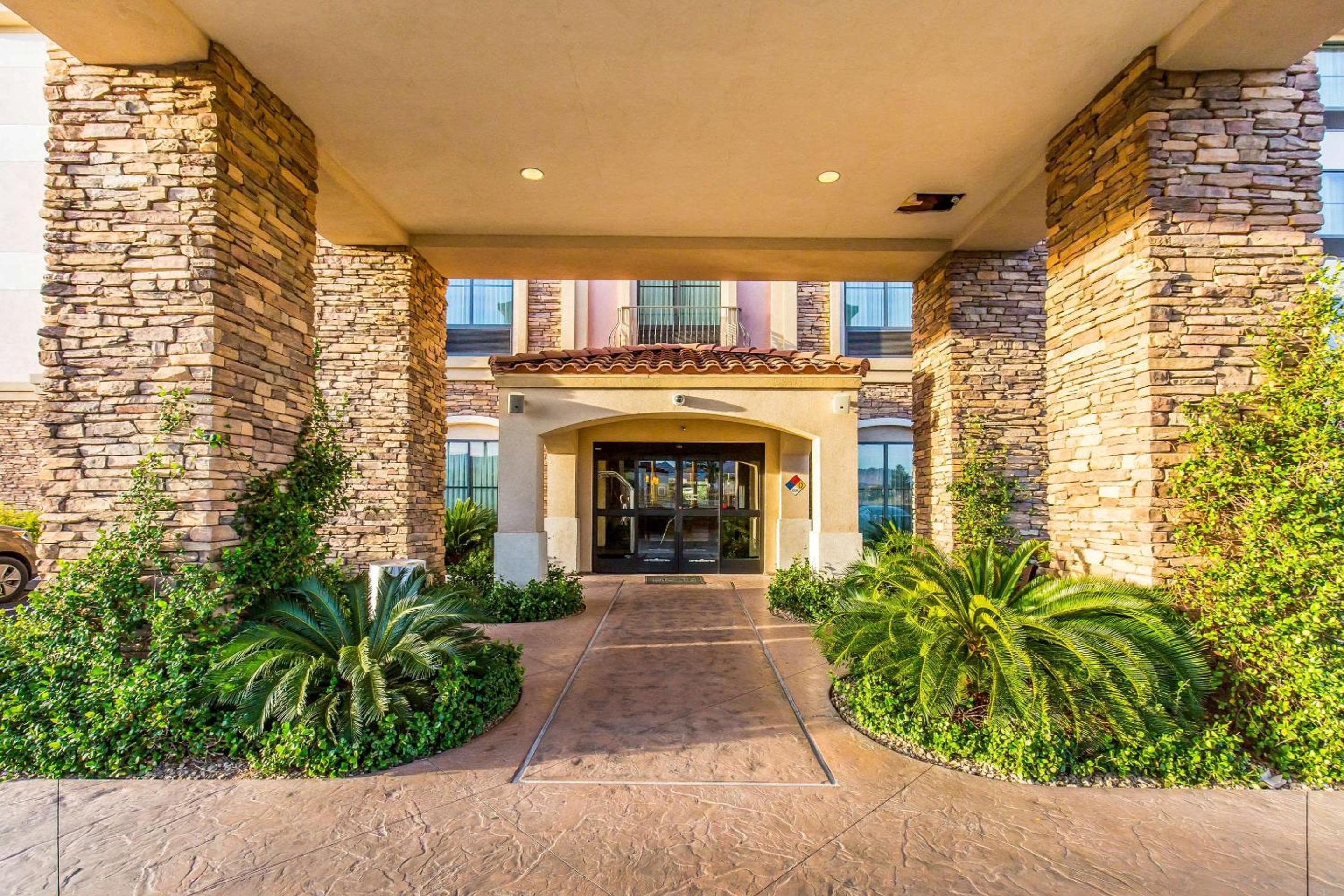 Comfort Inn & Suites Henderson - Las Vegas — 3