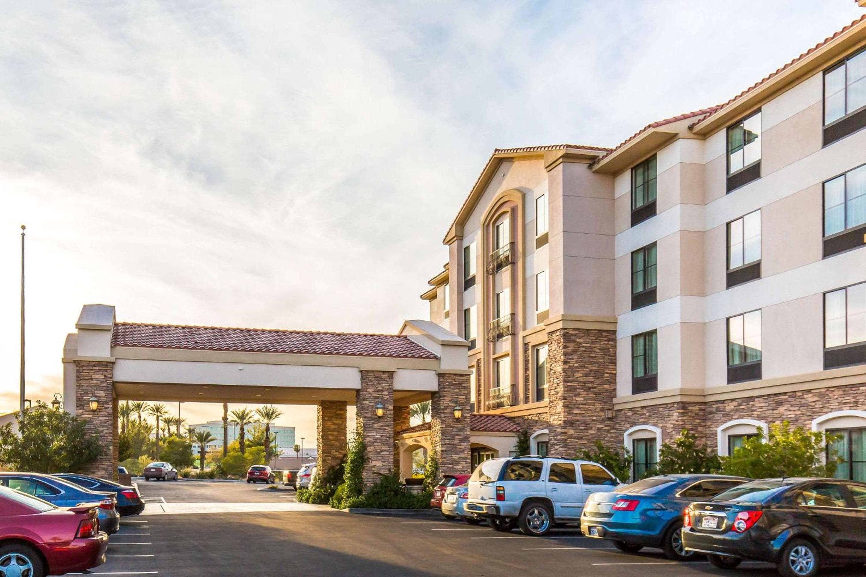 Comfort Inn & Suites Henderson - Las Vegas — 4