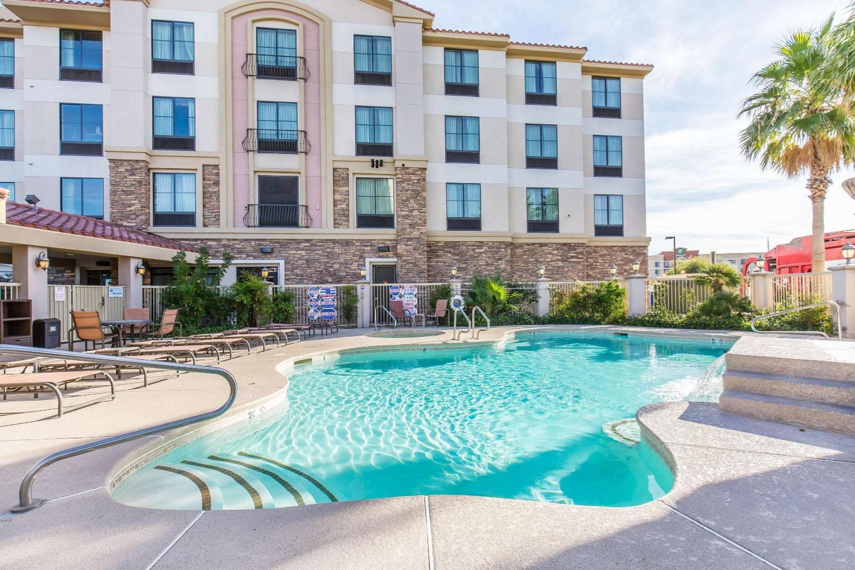 Comfort Inn & Suites Henderson - Las Vegas — 28