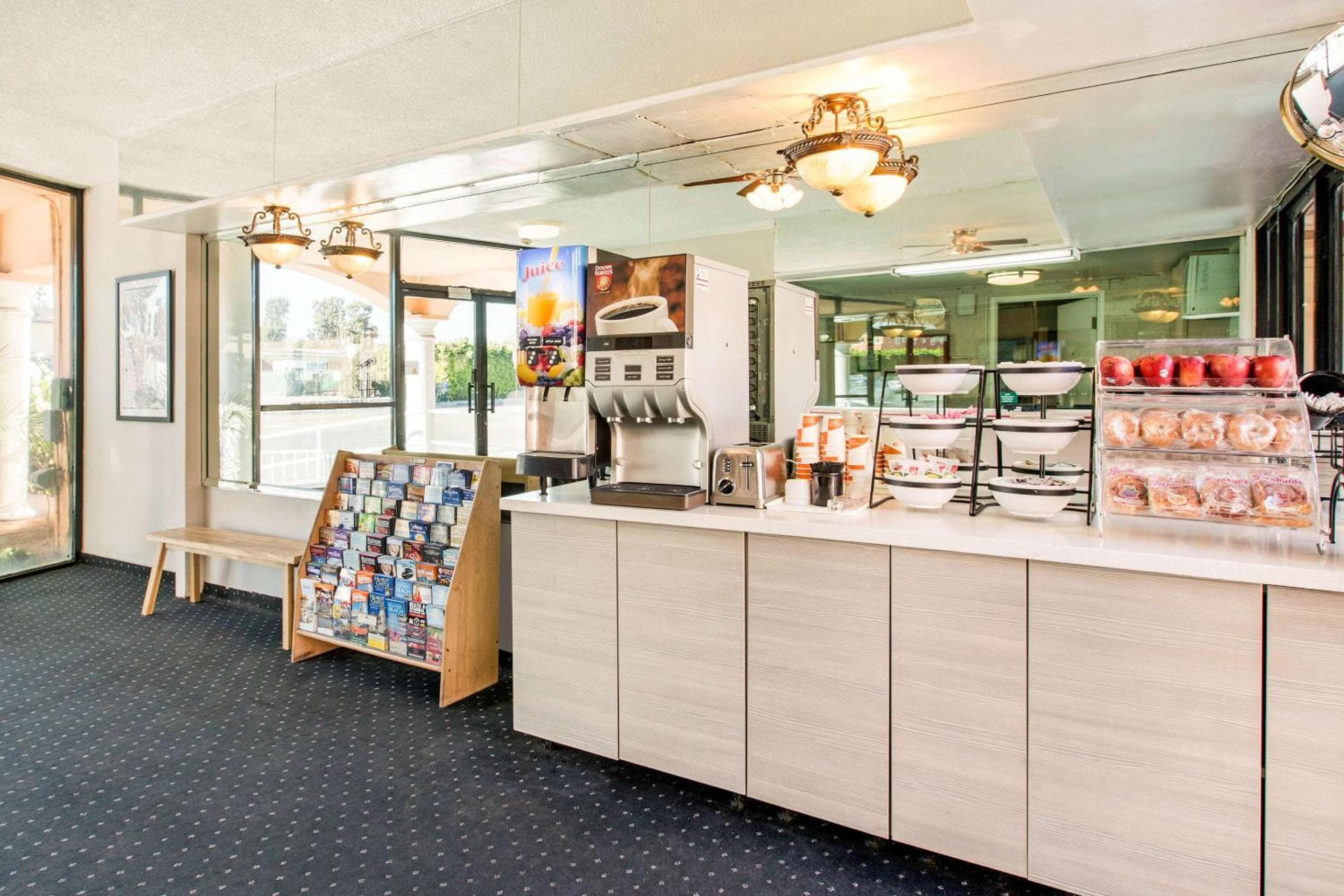 Rodeway Inn vicino a Melrose Ave — 17