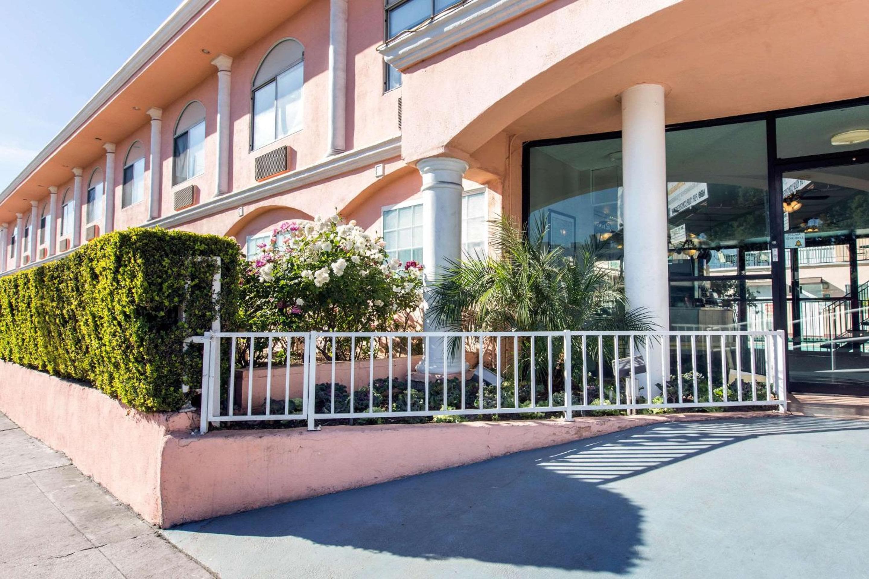 Rodeway Inn vicino a Melrose Ave — 1
