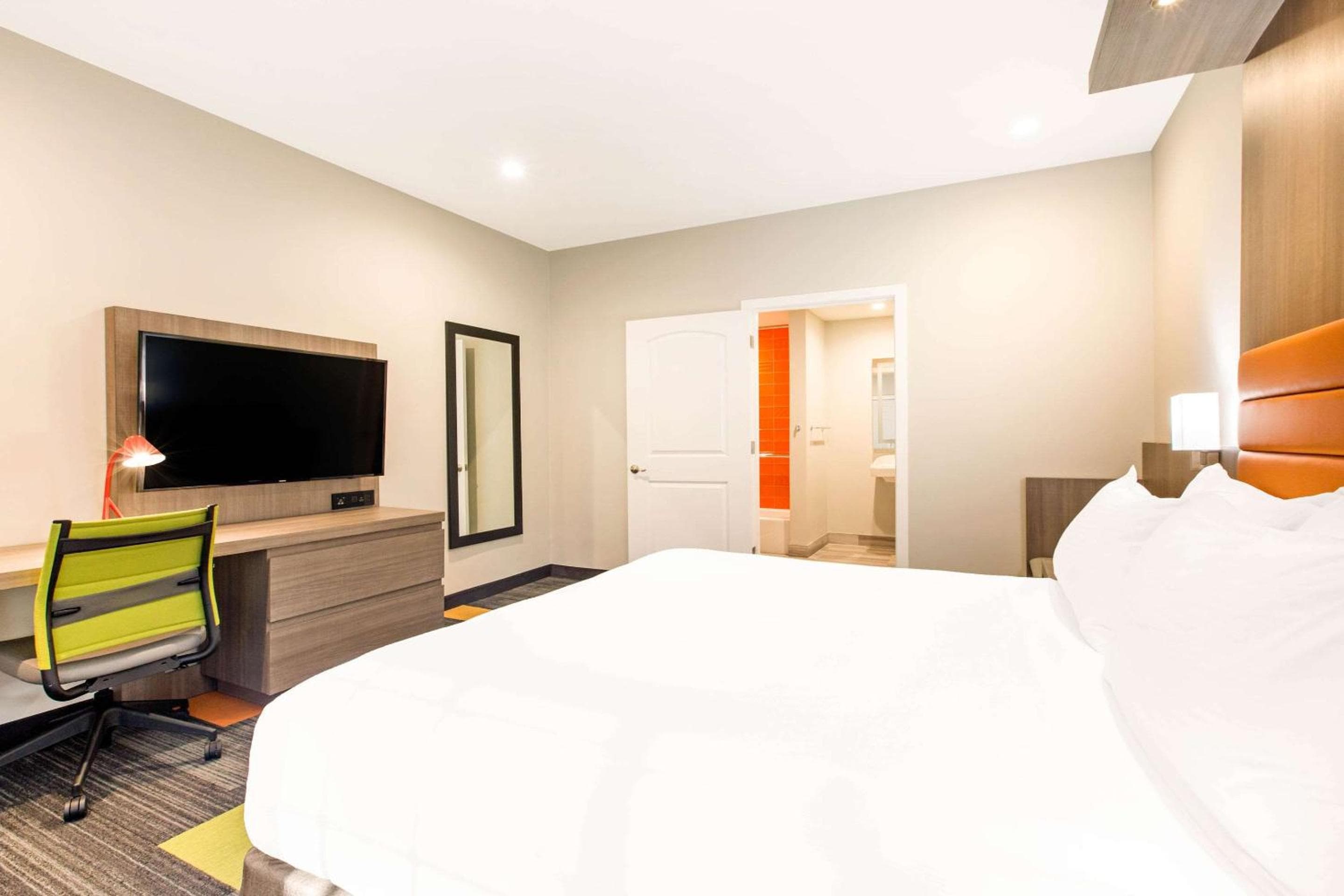 Rodeway Inn near Melrose Ave — 23