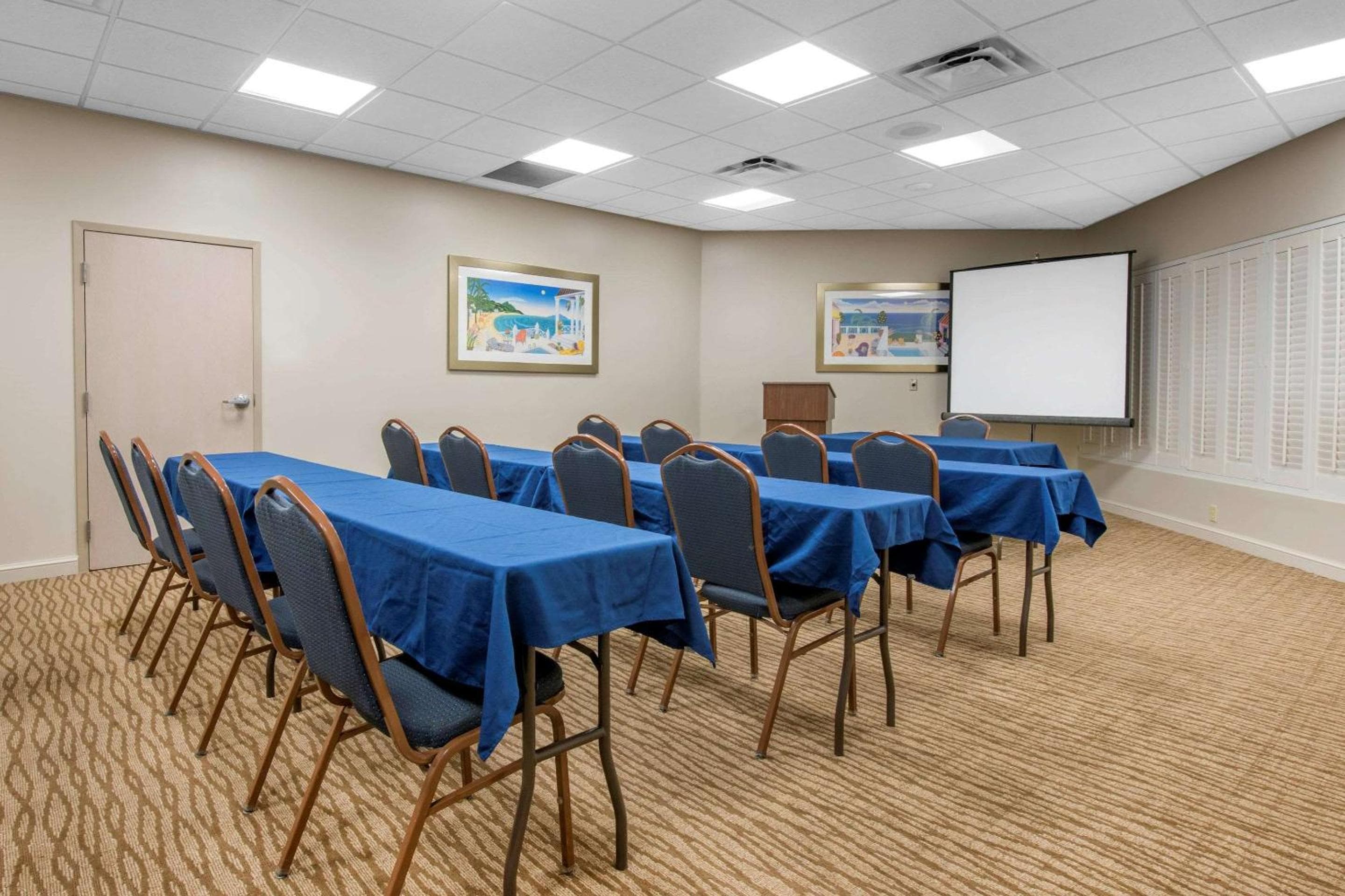 Comfort Suites Maingate East — 21