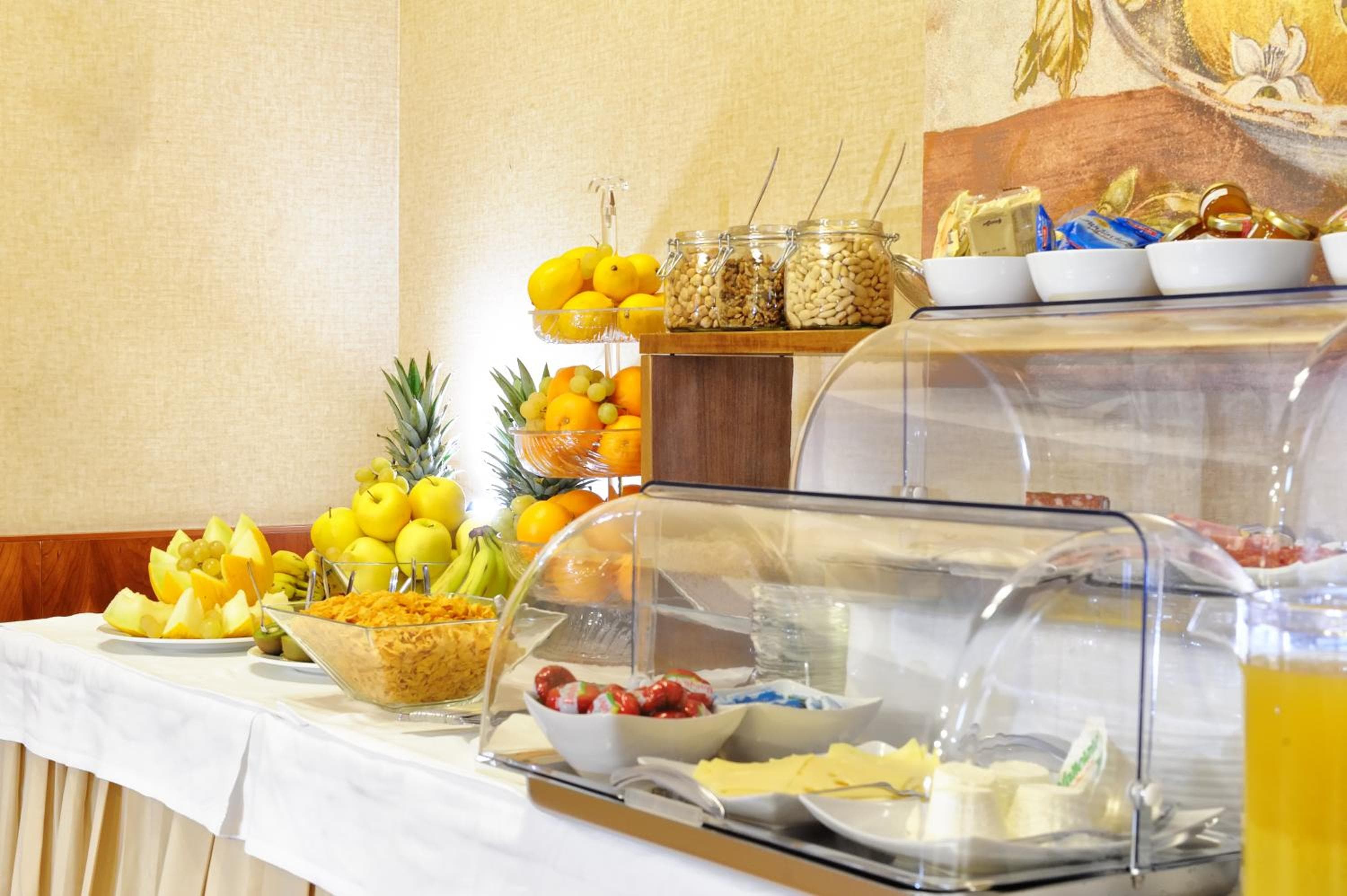 LH Hotel Lloyd Roma — 11