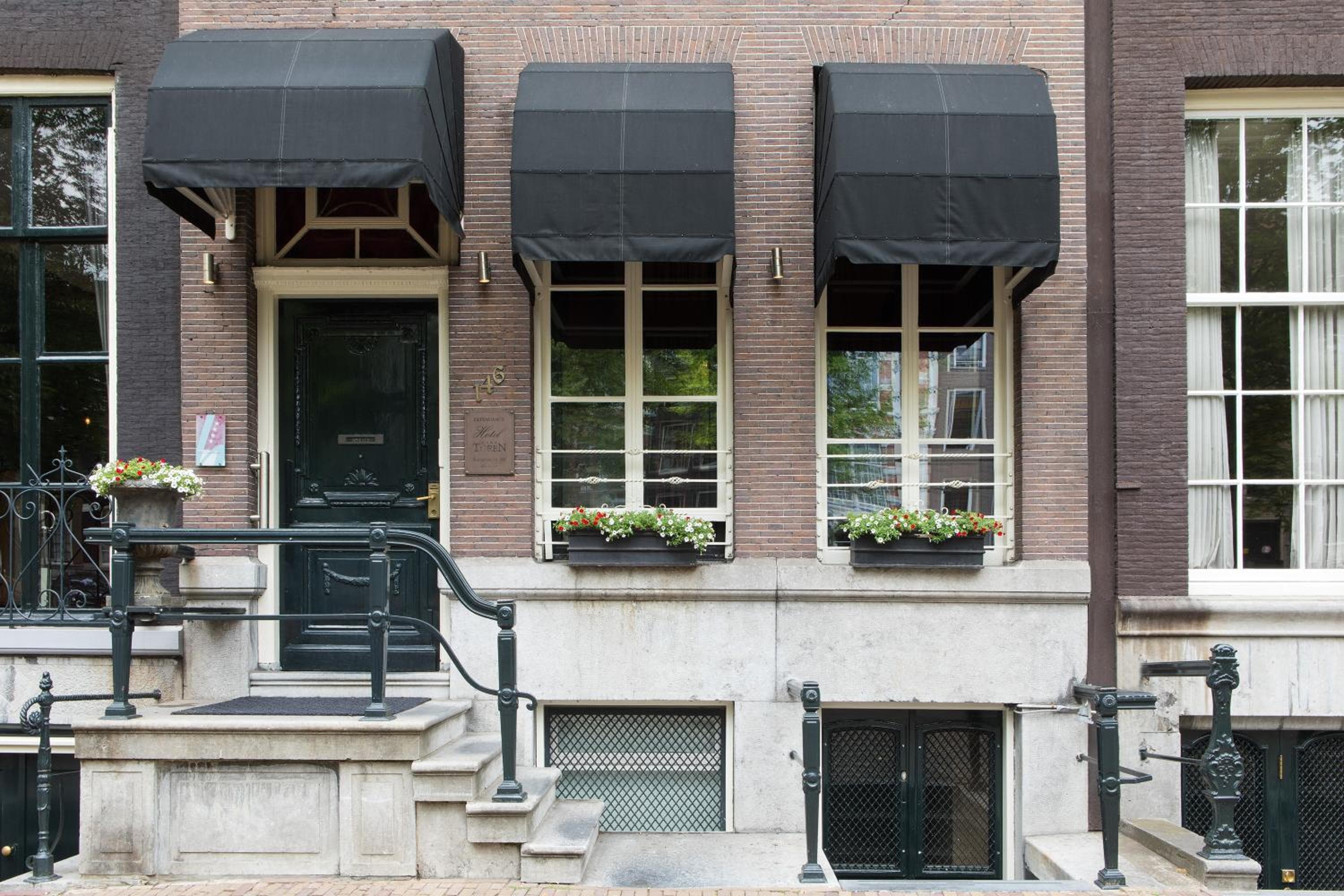 Die Pavillons Amsterdam, Der Toren — 18