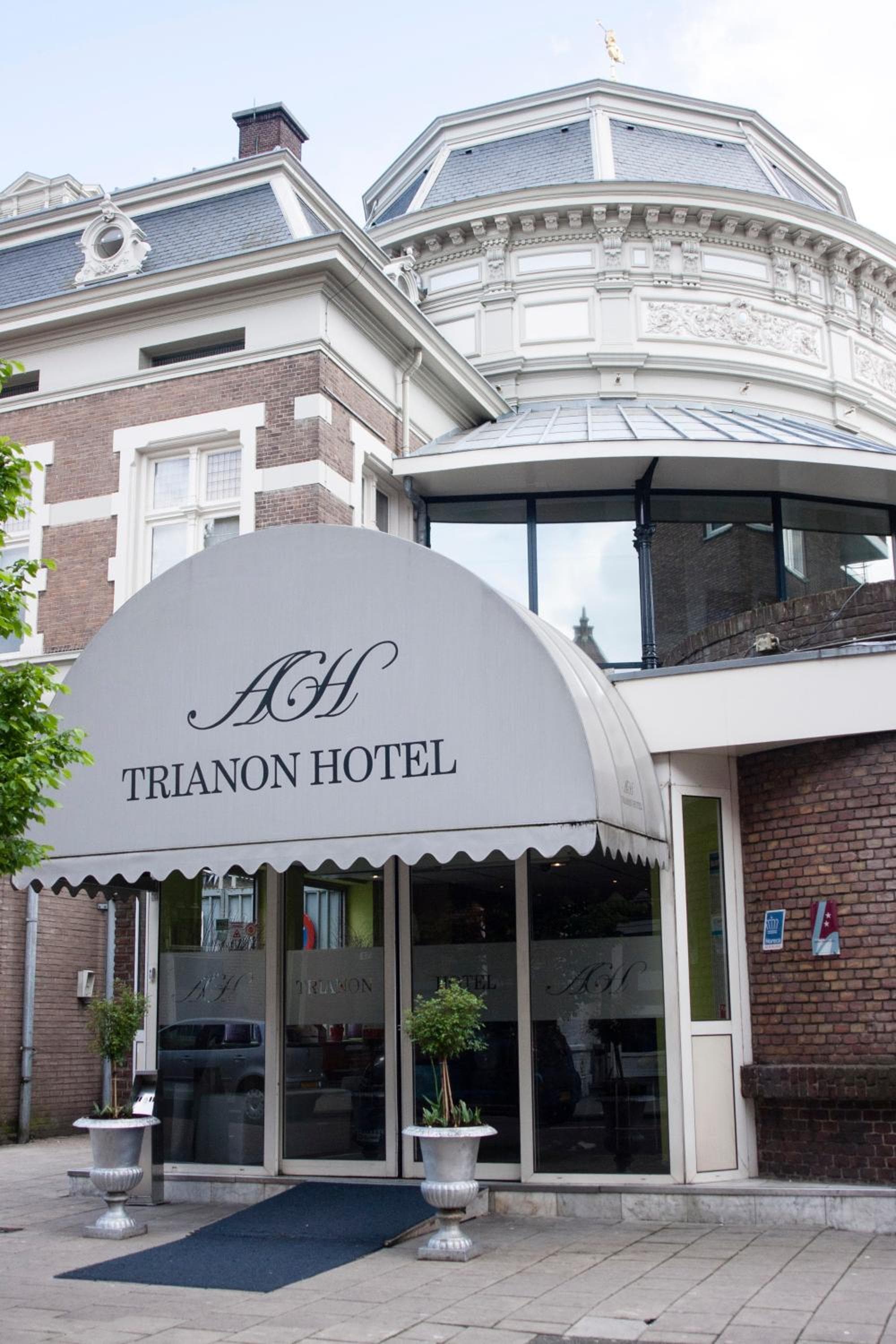 Budget Trianon Hotel — 1