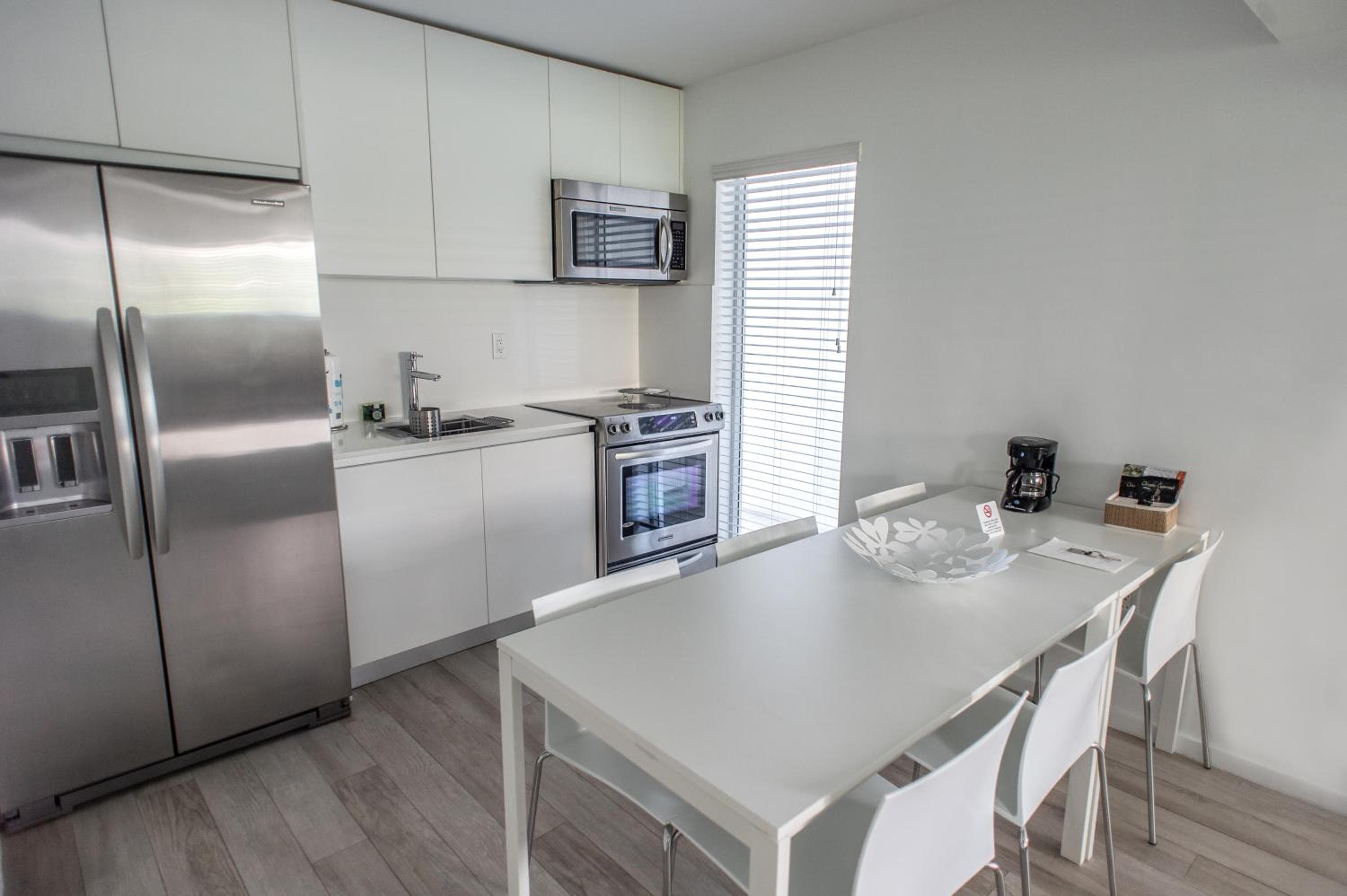 Beach Haus Key Biscayne Contemporary Apartments — 12
