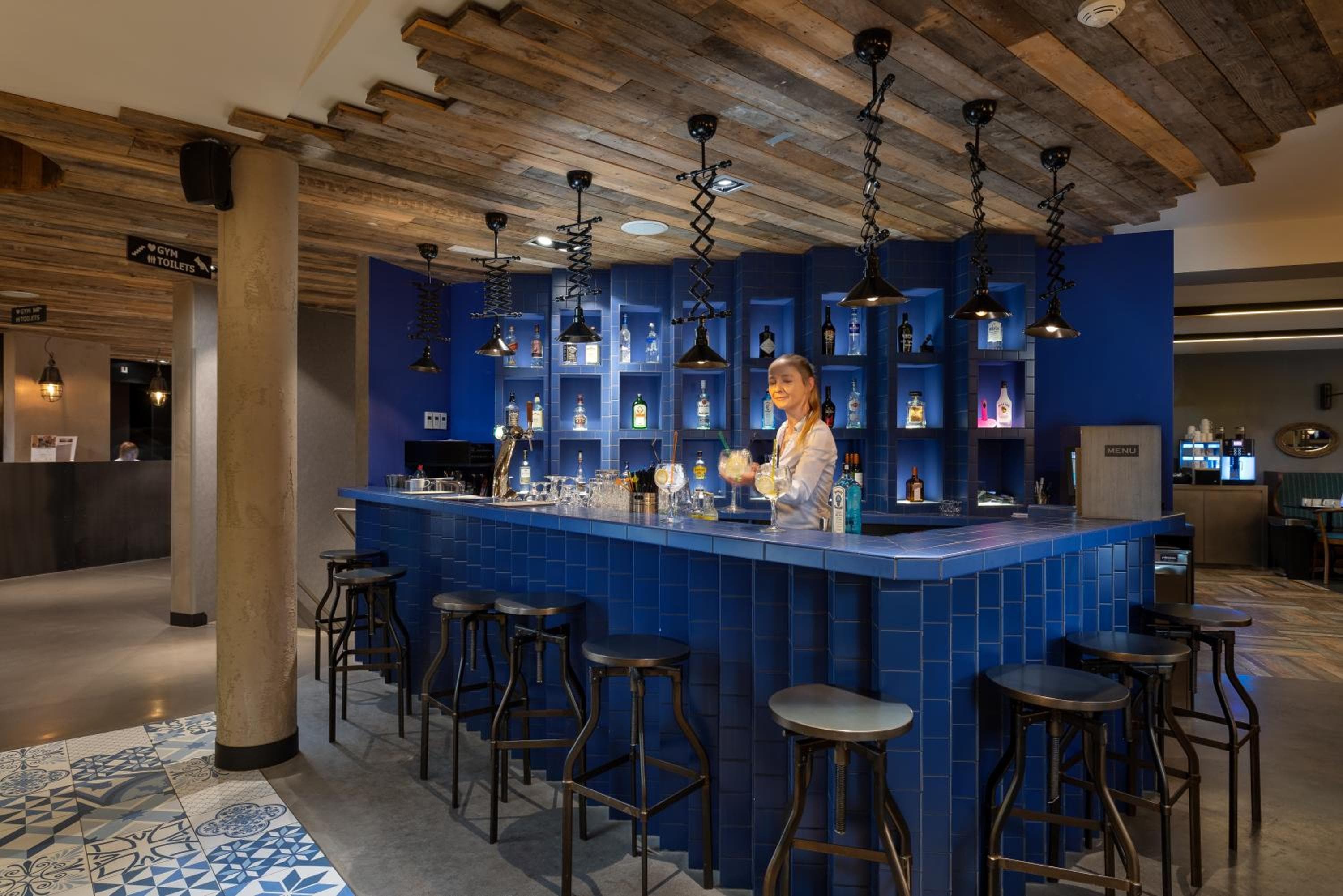 Hotel Urban Lodge — 13