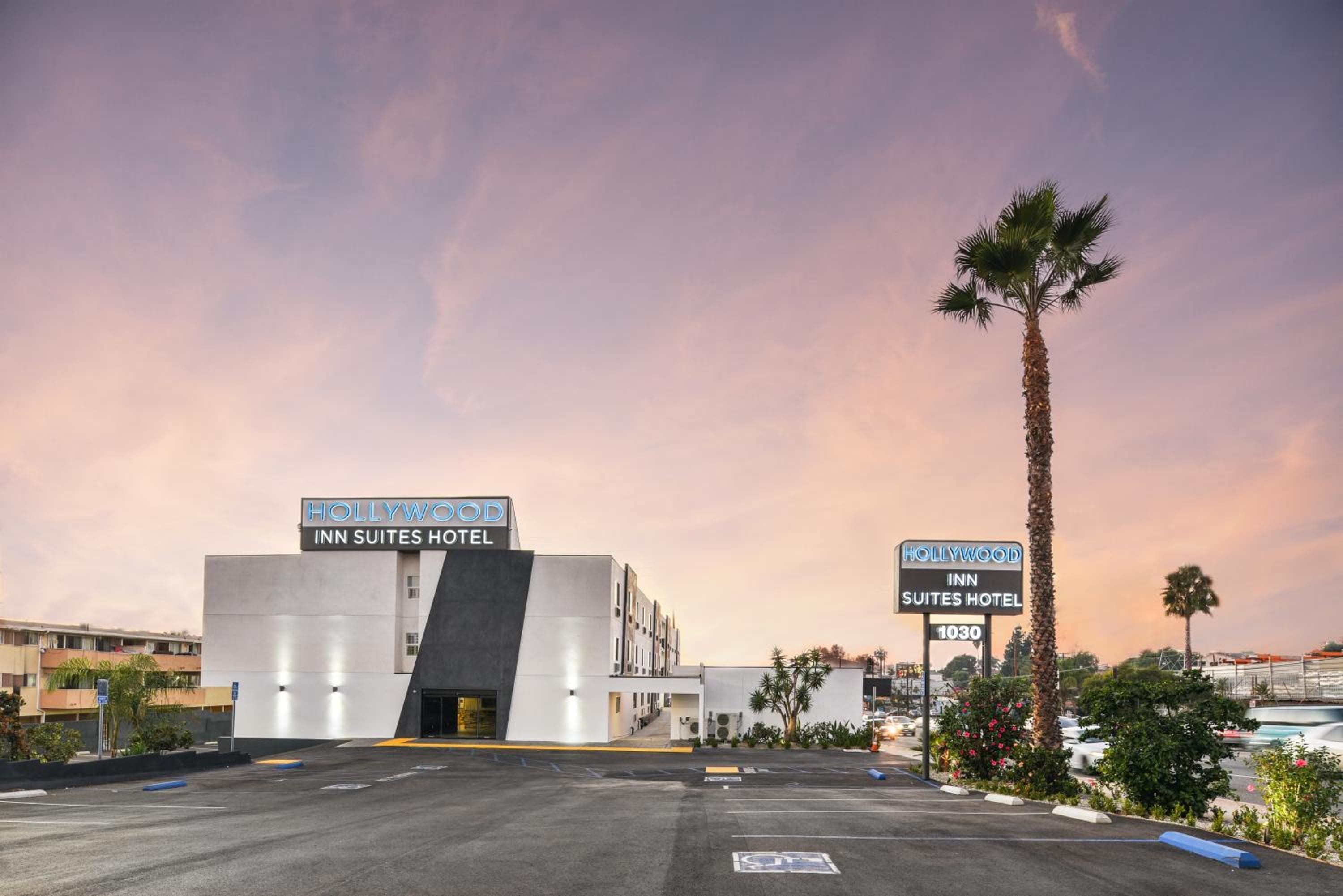 Hollywood Inn Suites Hotel — 1
