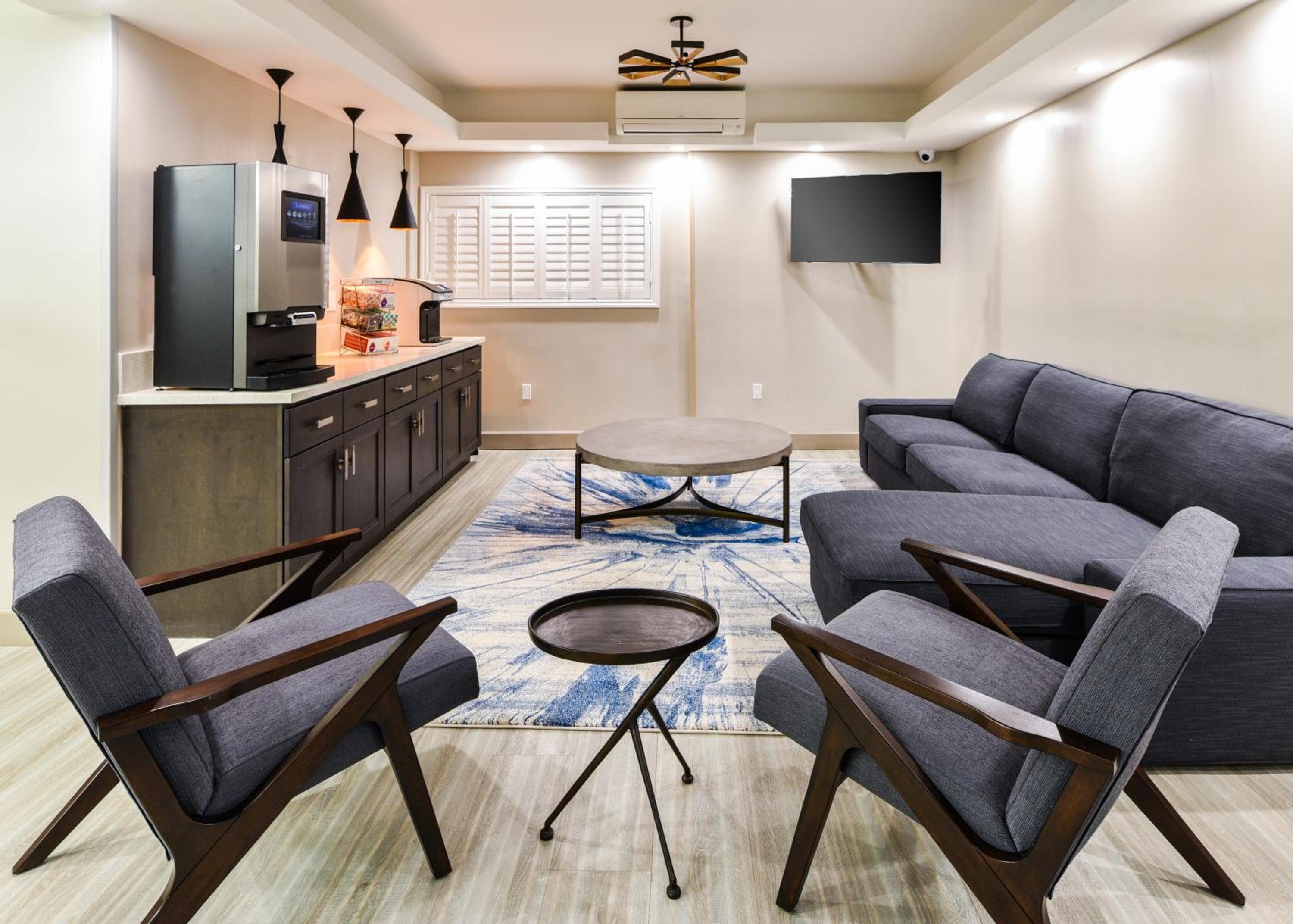 Hollywood Inn Suites Hotel — 15