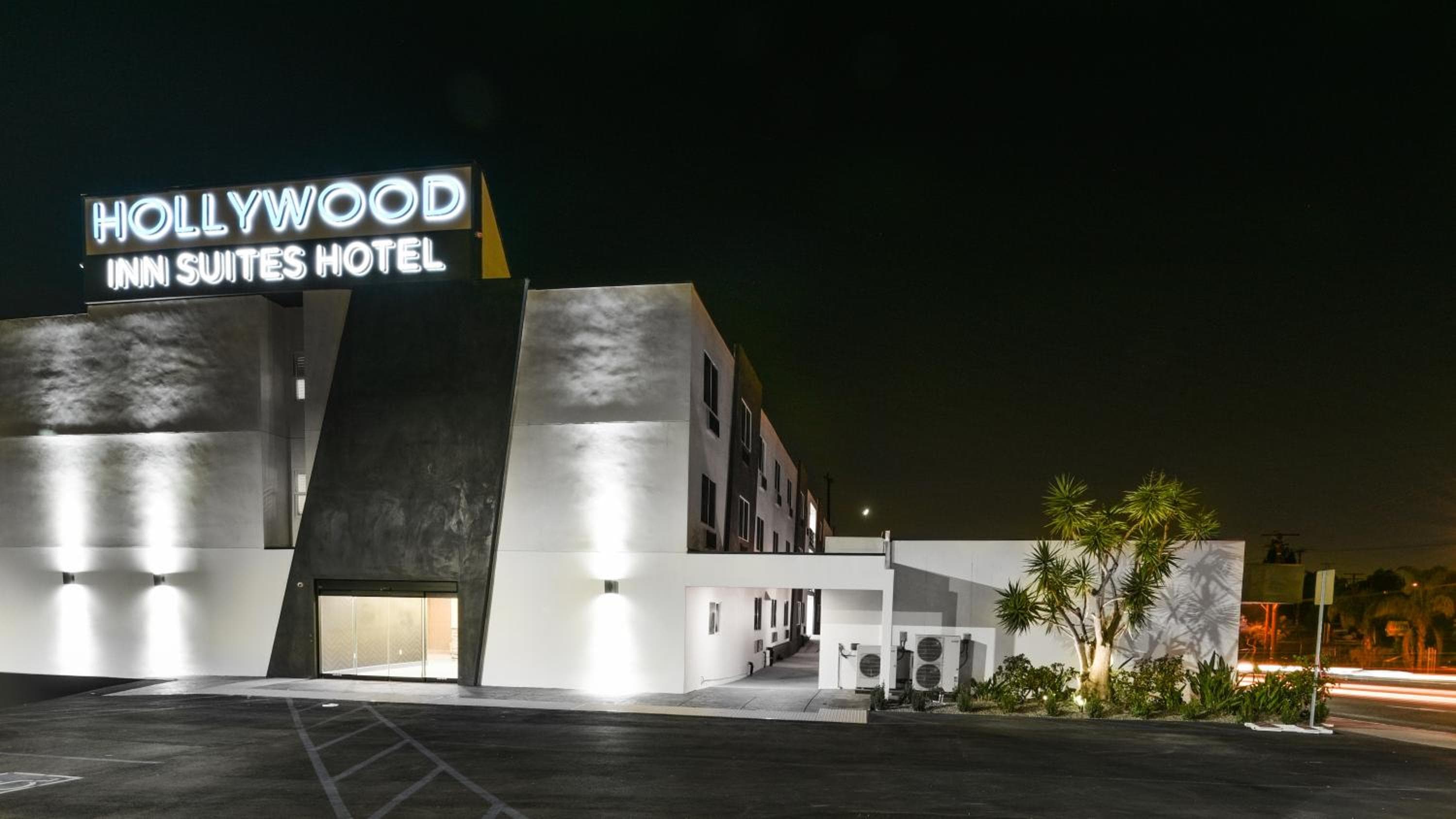 Hollywood Inn Suites Hotel — 26