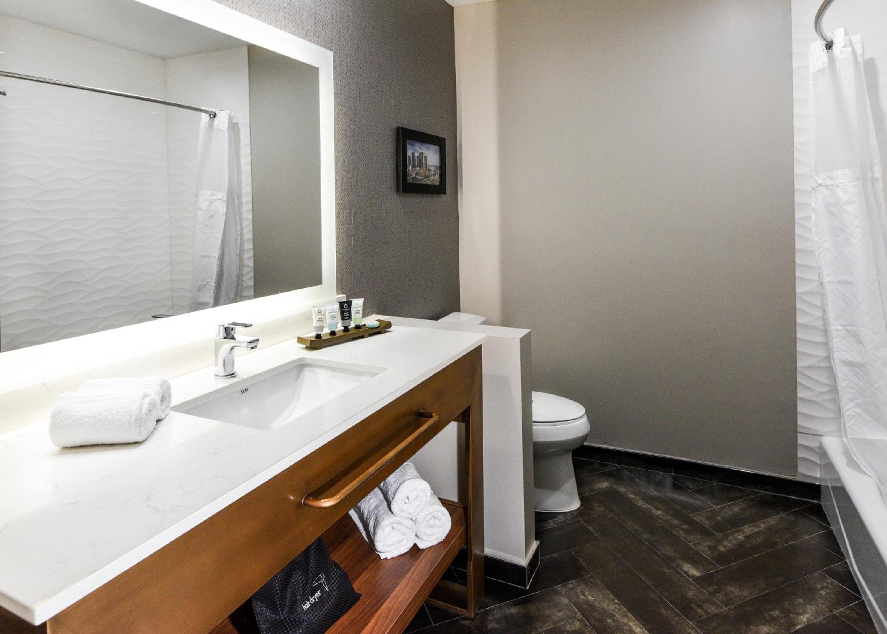 Hollywood Inn Suites Hotel — 17