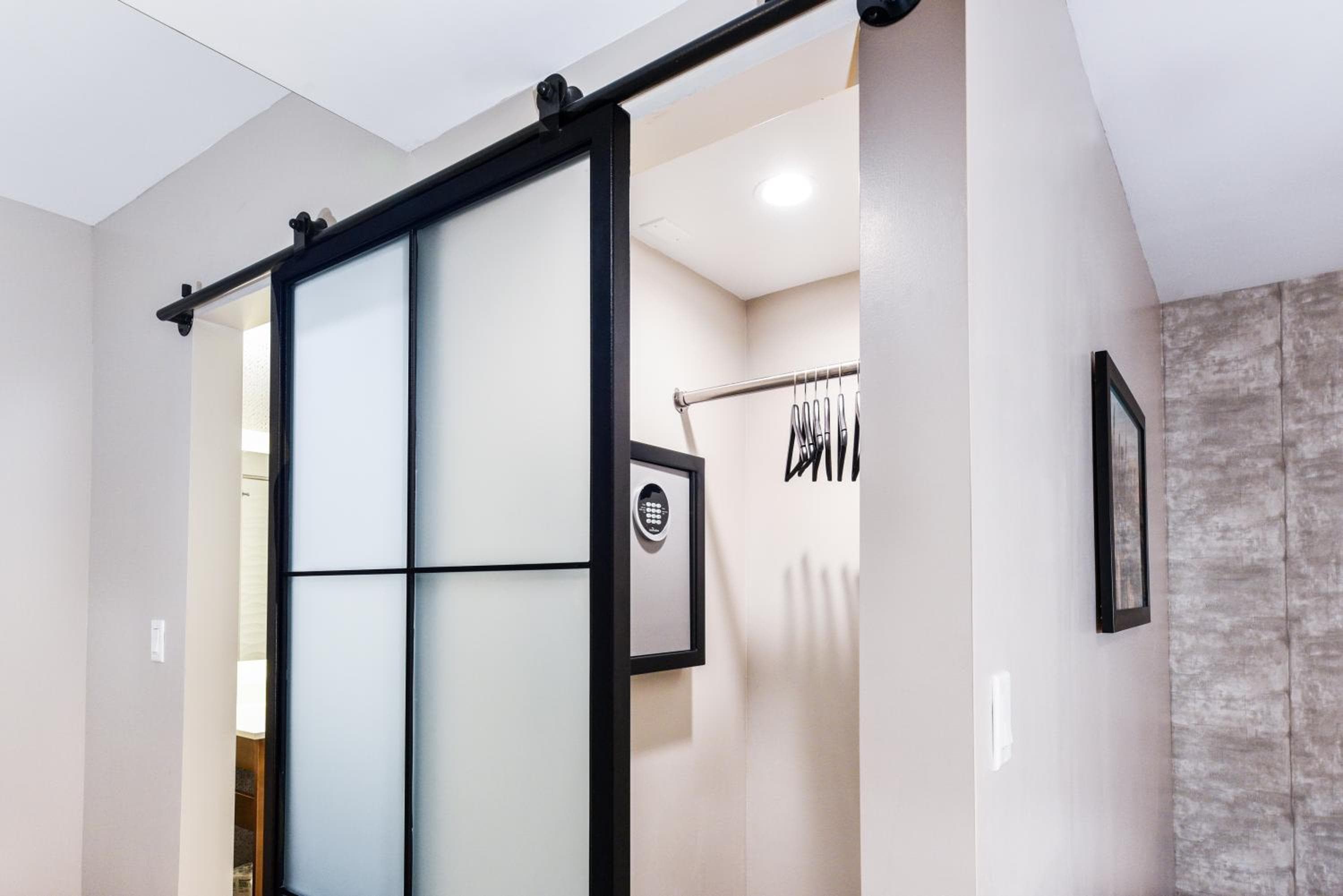 Hollywood Inn Suites Hotel — 27