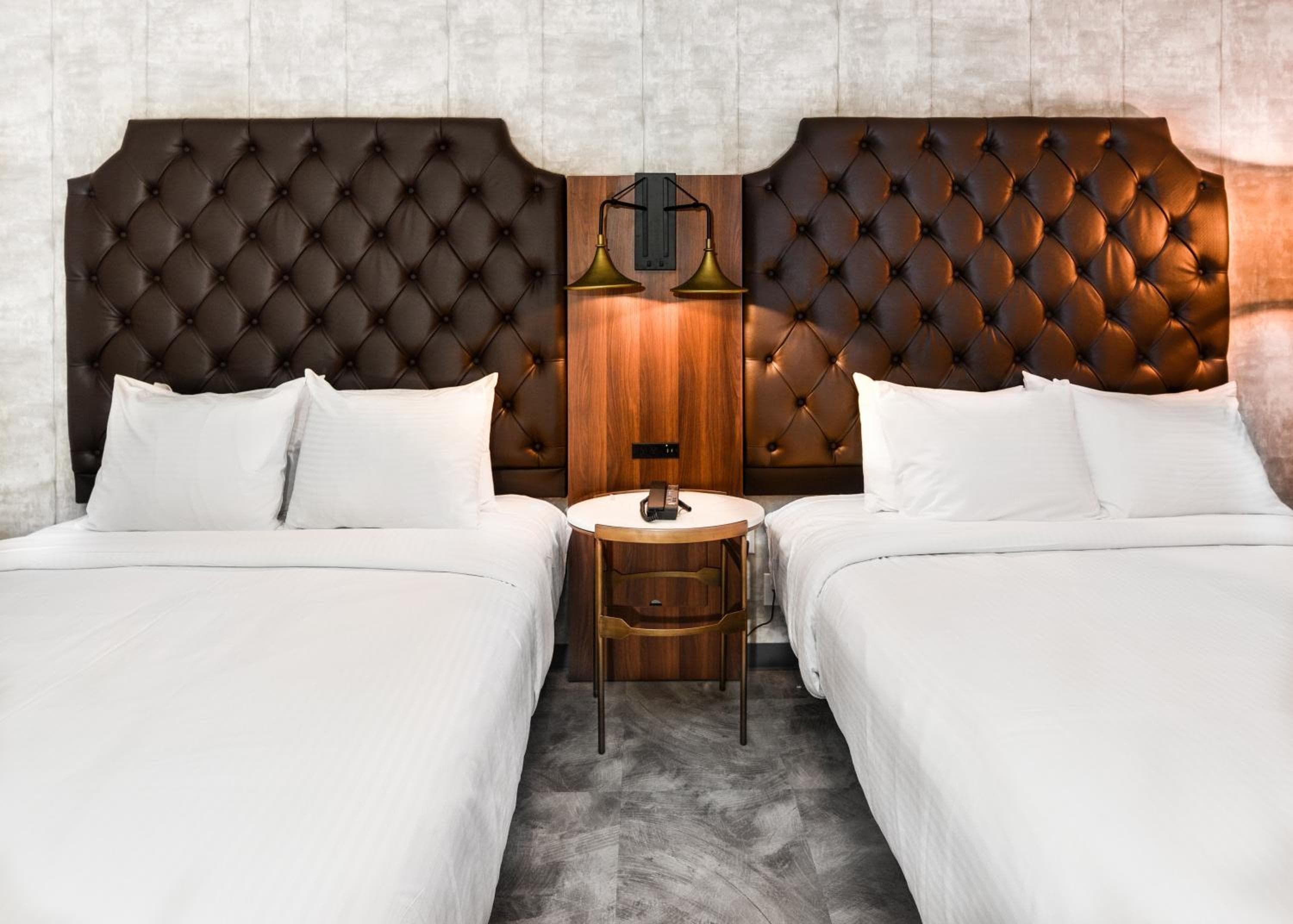 Hollywood Inn Suites Hotel — 10