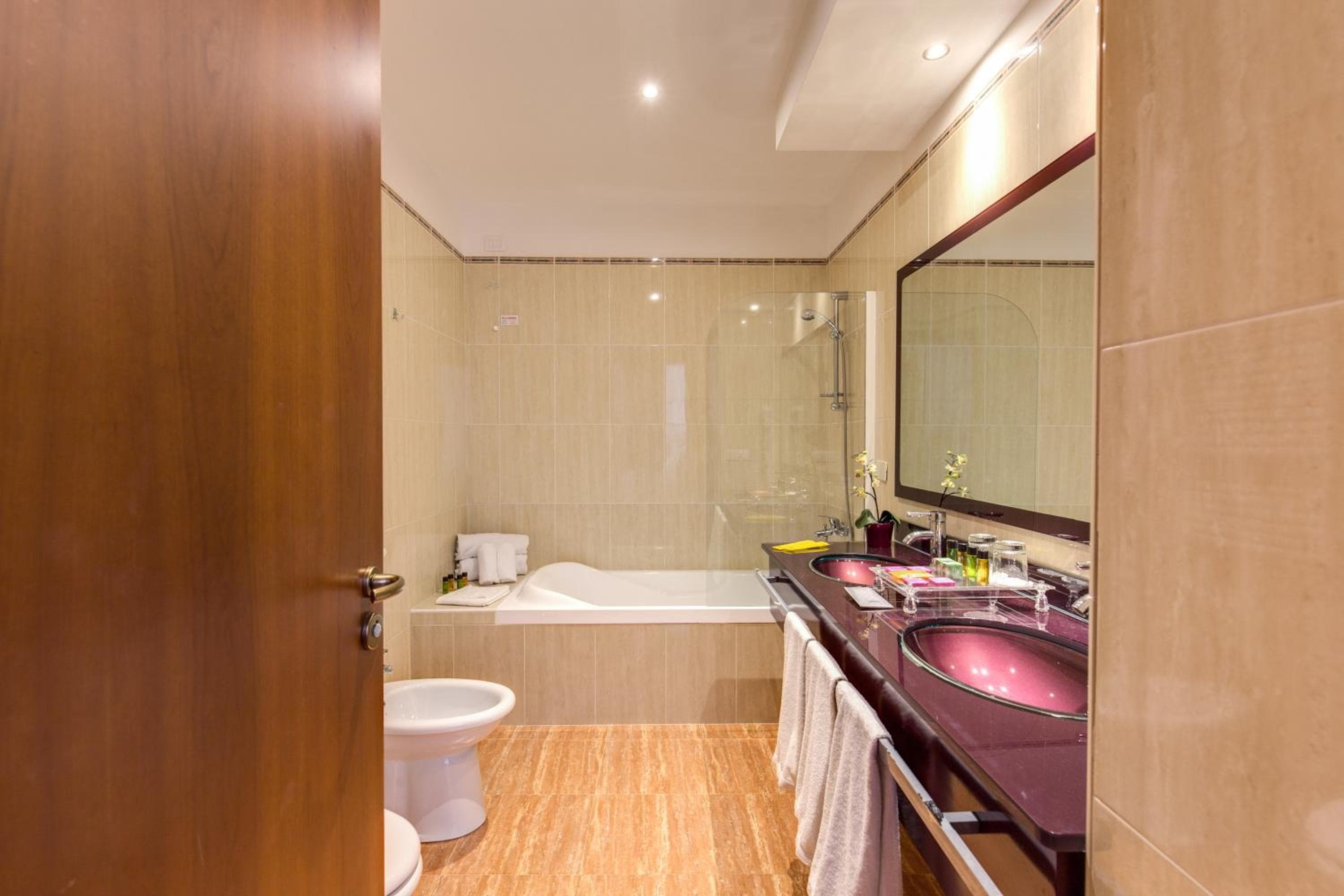 Augusta Lucilla Palace hotel, Via Massimo D'Azeglio 24, Rome, Italy — photo 2