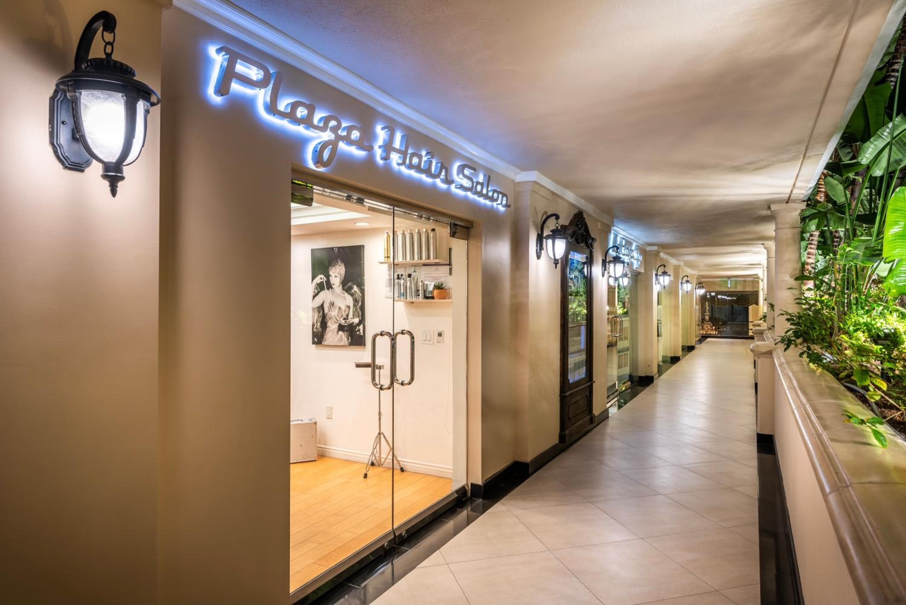 Beverly Hills Plaza Hotel & Spa — 27