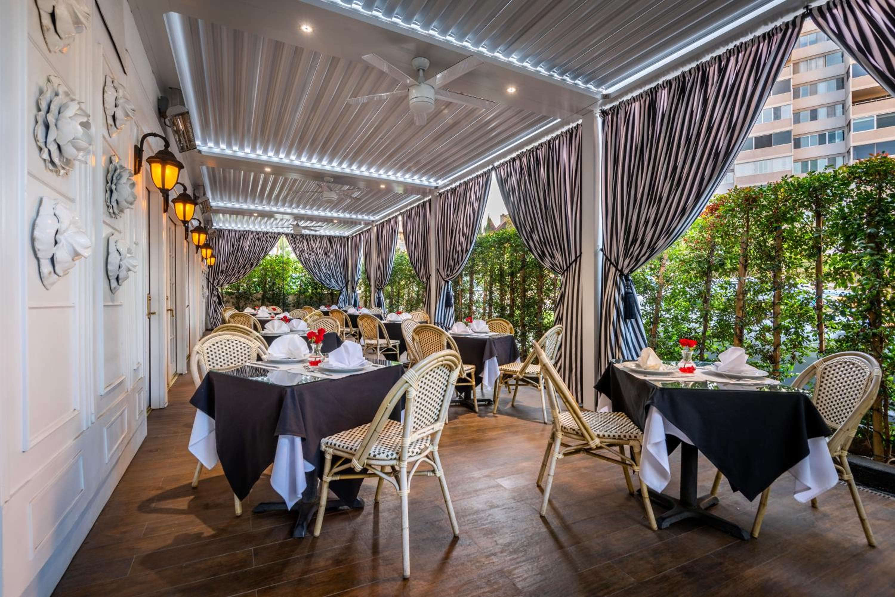 Beverly Hills Plaza Hotel & Spa — 26