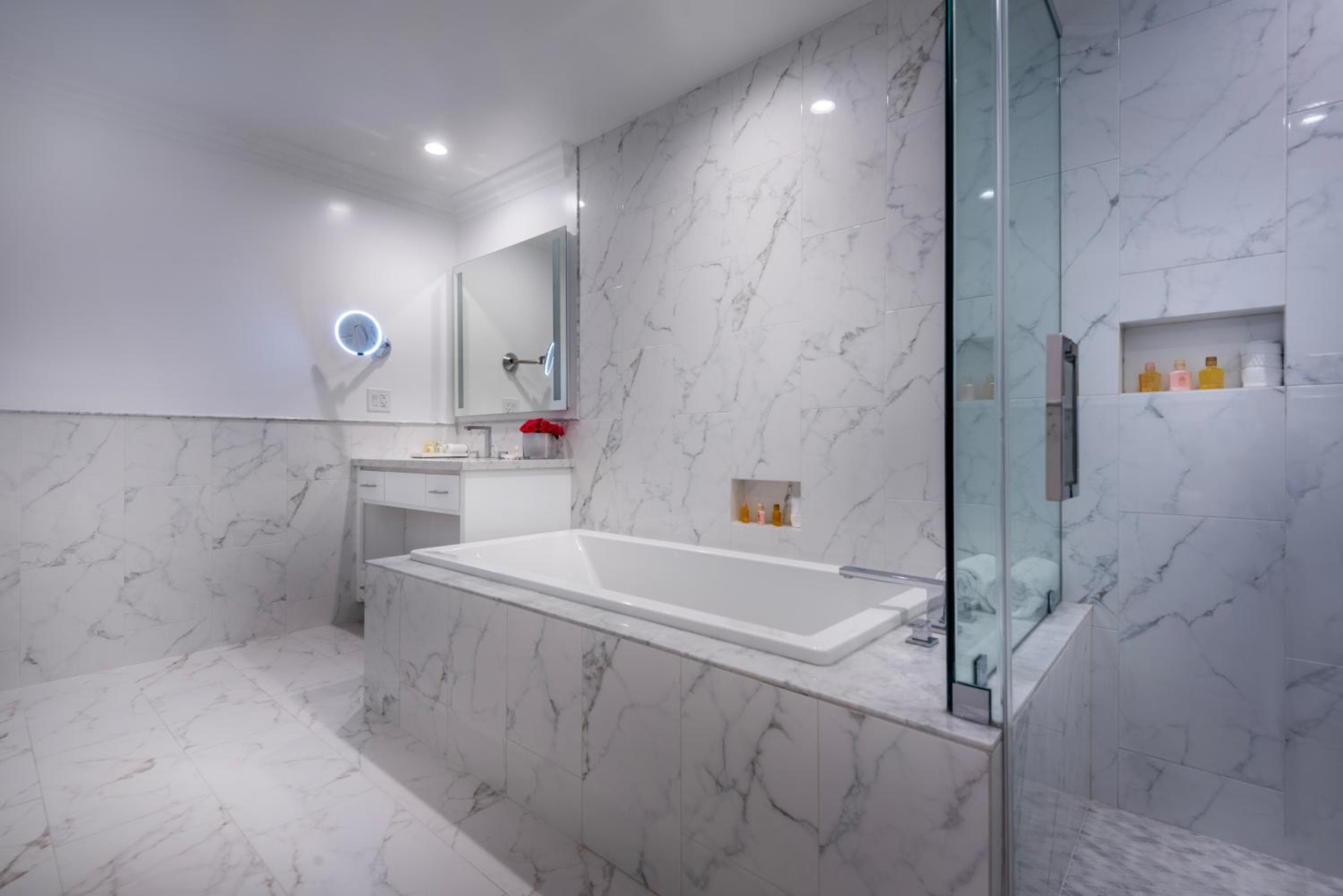 Beverly Hills Plaza Hotel & Spa — 12