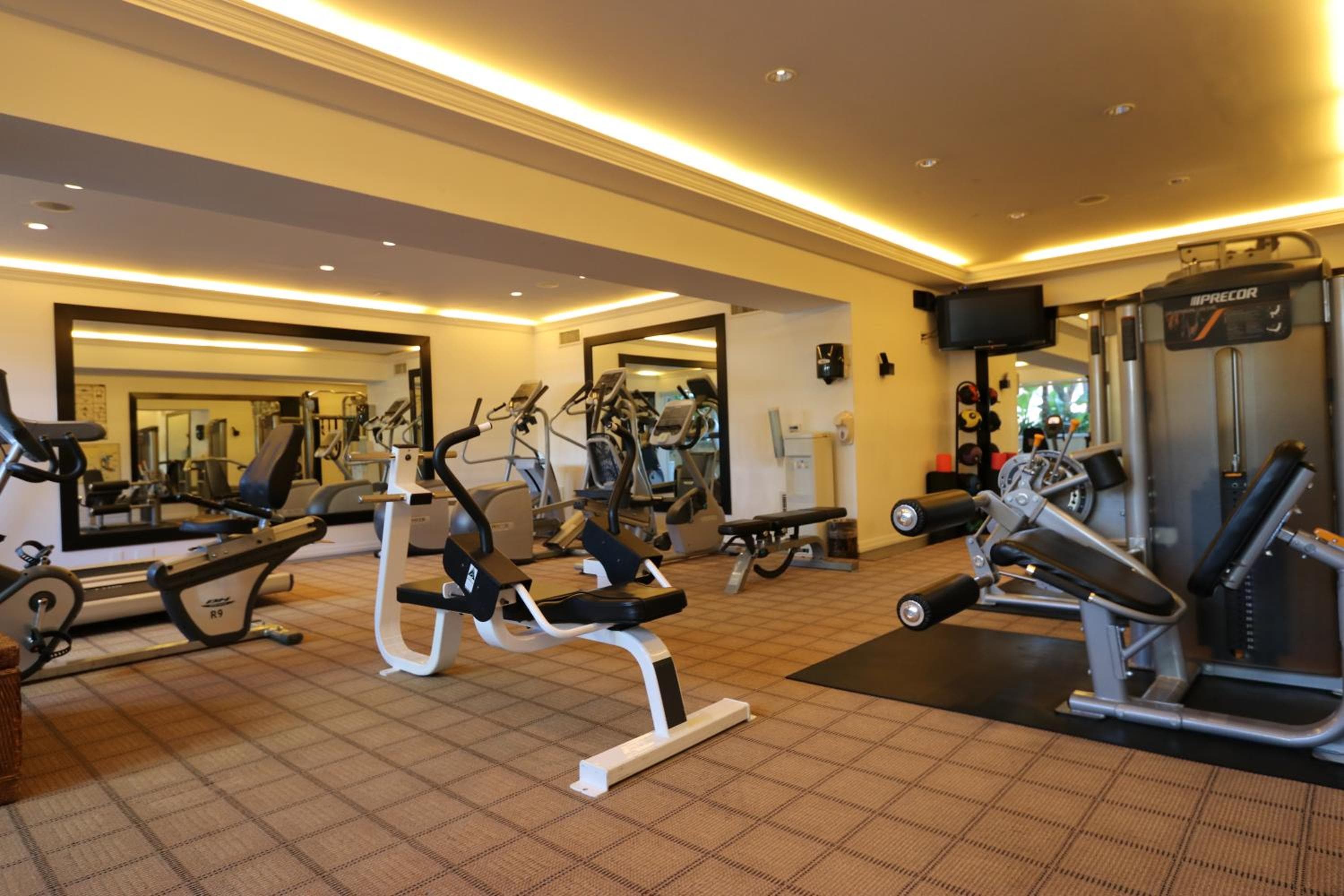 Beverly Hills Plaza Hotel & Spa — 15