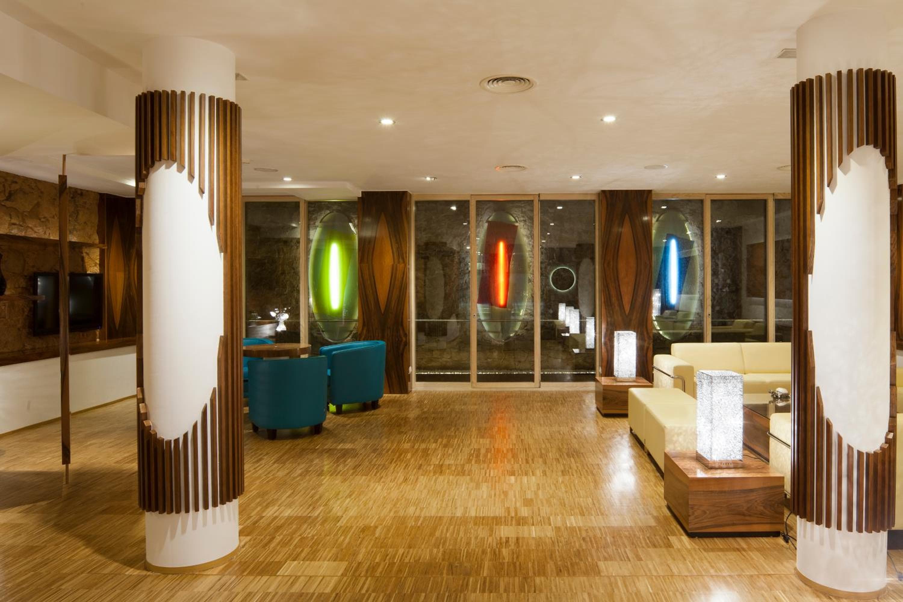 Ako Suites Hotel — 5